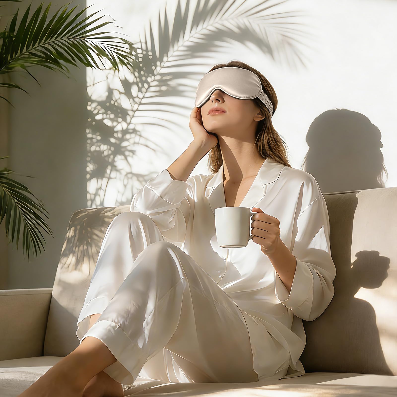 ZIMASILK Masque de sommeil 100% pure soie de mûrier 22 mommes, rempli de 100% soie de mûrier, sangle d'emballage en soie, masque de sommeil super doux et confortable pour dormir (beige)