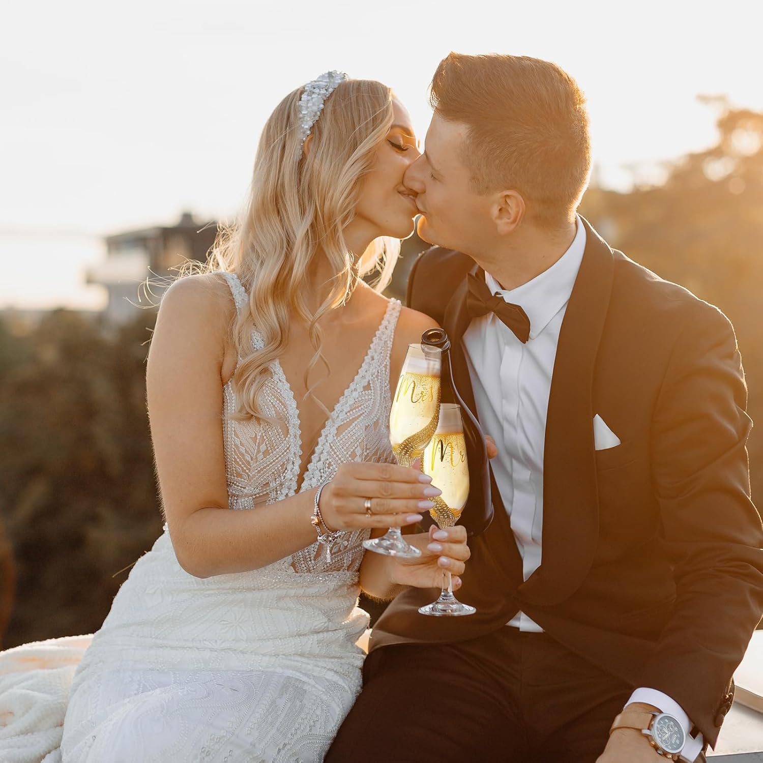 Sratte 4 Pcs Wedding Cake Knife and Champagne Flutes Server Set, Toasting Crystal Rhinestone Champagne Flutes Glasses Cake Knife Pie Server Wedding Gifts for Couple Bride Groom (Gold) - Image 6