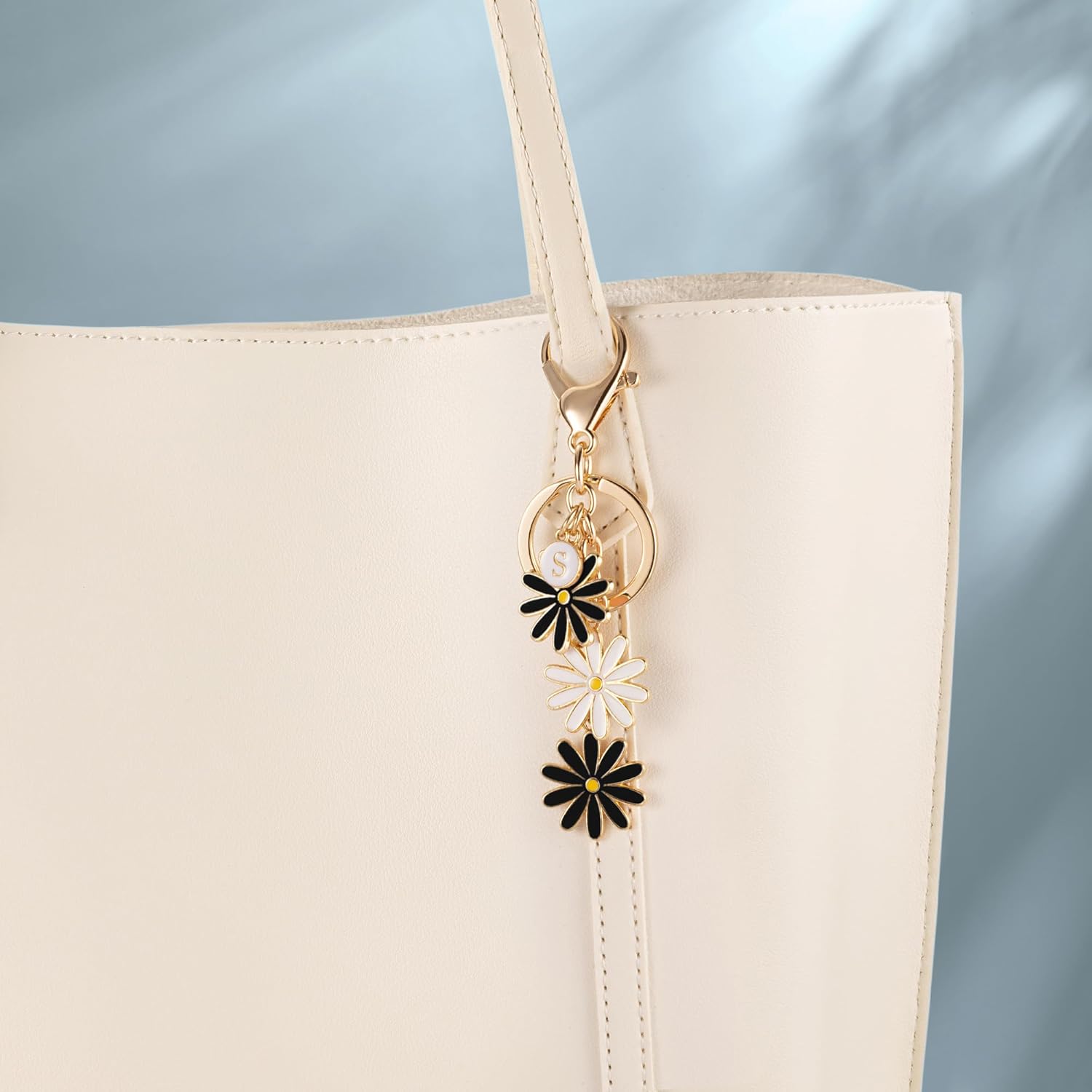 SELOVO Initial Keychain Daisy Flower Key Chain for Women Cute Pink Letter Keyring - Image 2