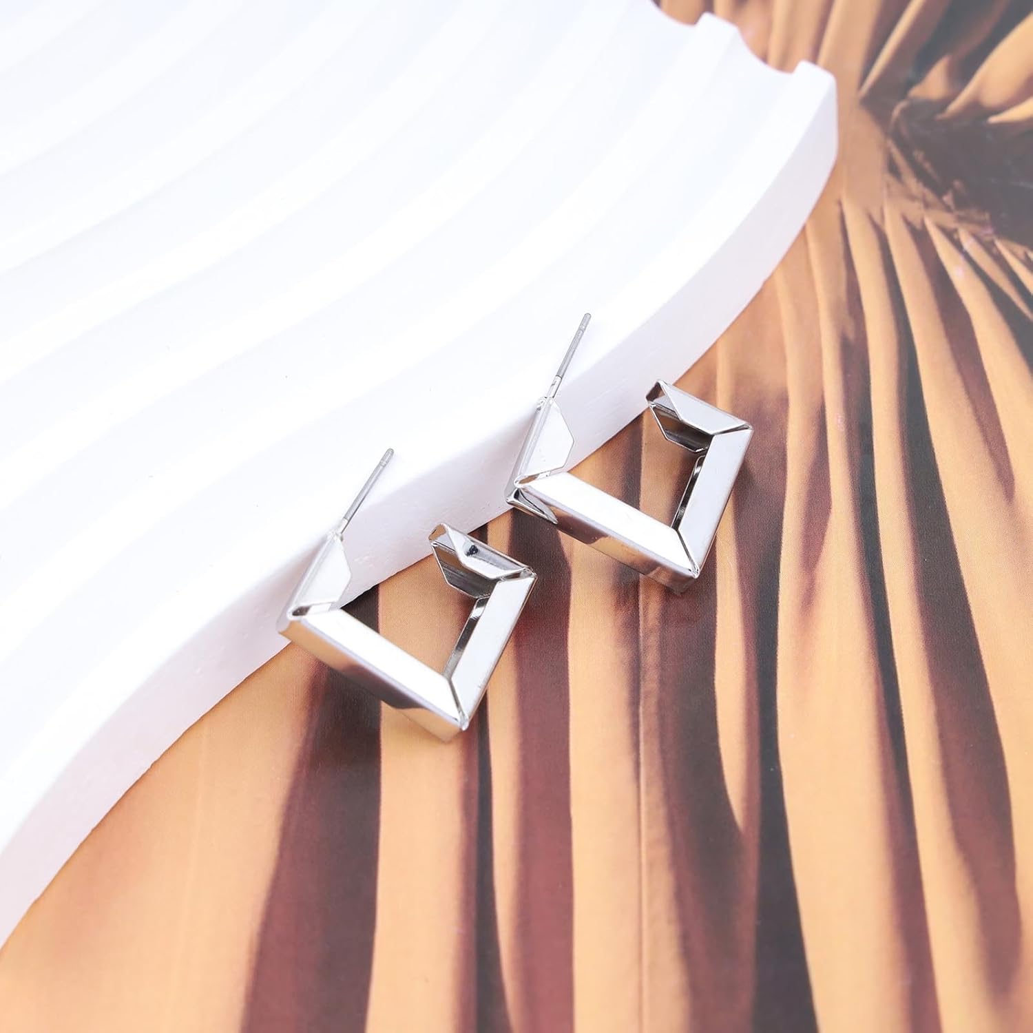 Bohemia Gold Square Hoop Earrings Geometric Hoop Earrings Hollow Square Dangle Drop Earrings Minimalist Chunky Square Earrings Square C Shape Earrings Jewelry for Women - Image 4