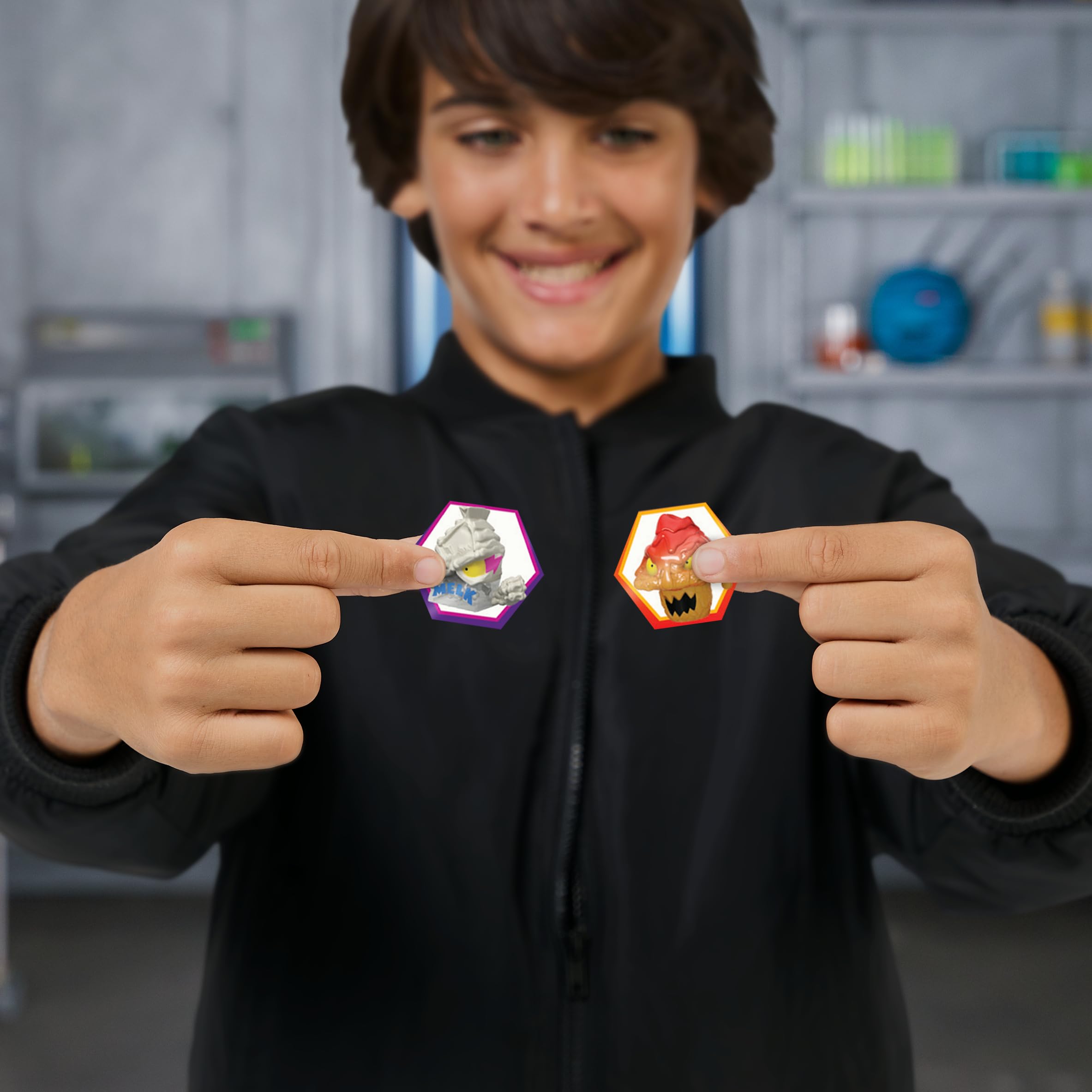 MrBeast Lab Swarms Serie Hyper Fusion, colecciona +100 enjambres, el megapack de Laboratorio Incluye 14 microbestias, 14 Pegatinas coleccionables y 4 cápsulas para Crear tu MrBeast Lab