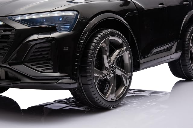 Foto 5 de 8 de FINOOS Coche eléctrico para niños Audi SQ8 e-Tron 12 V con Mando a Distancia de 2,4 GHz, bocina, LED, música