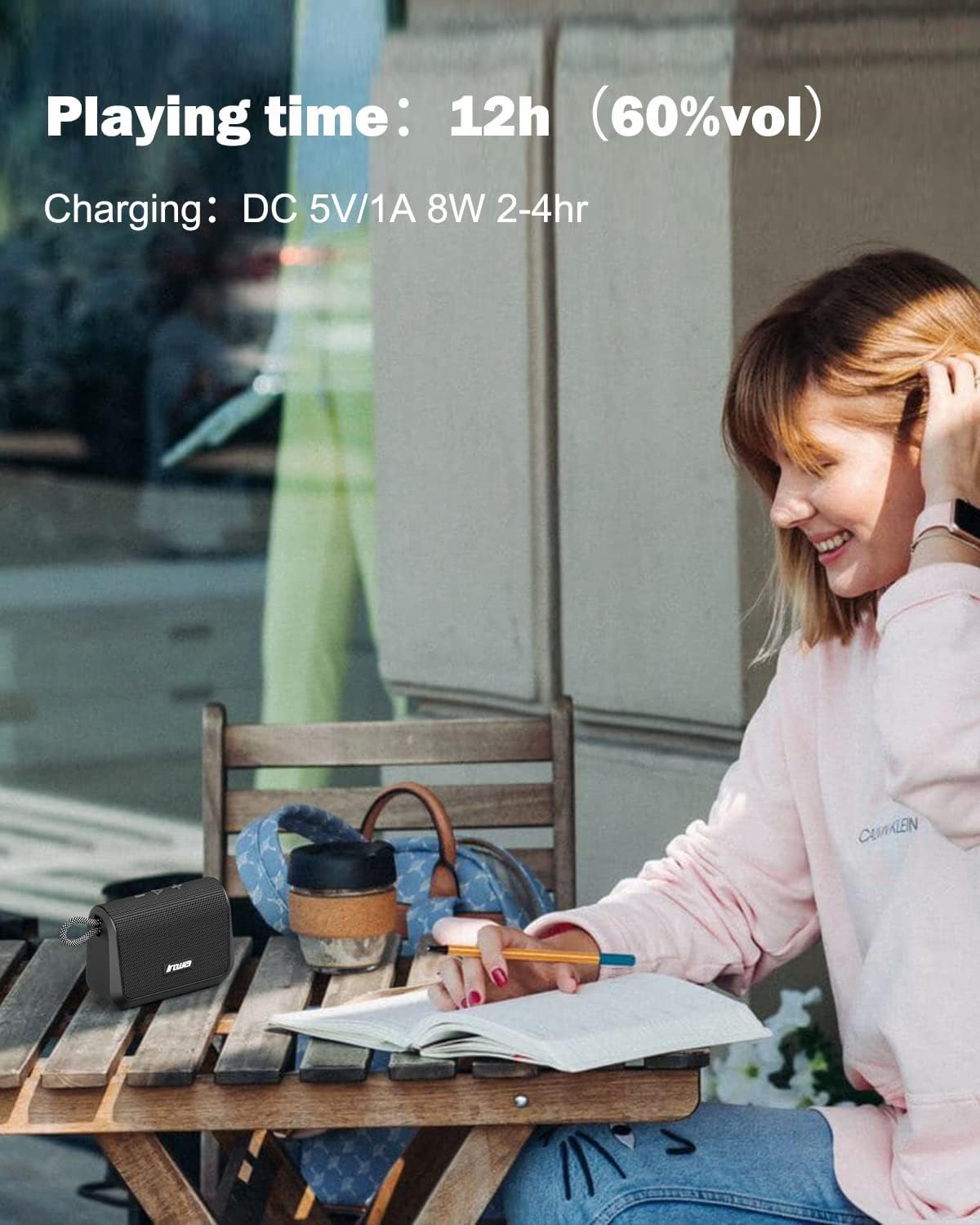 A person sitting at a table with the Inwa MZ509 speaker, showing text indicating 12 hours playing time and 2-4 hours charging time.