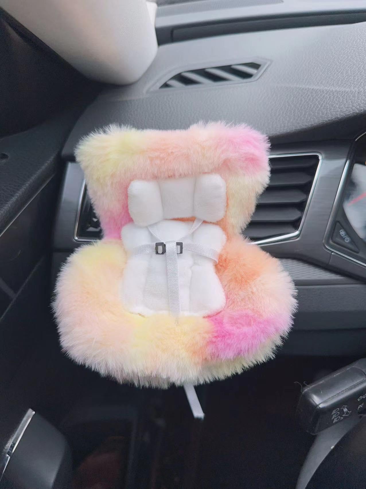 Doll Car Seat for 17cm Dolls with Air Vent Clip and Desktop Stand, Cute and Functional Car Ornament for Blind Box Doll Fans, Collectors (Tropical Sunset Blend​)