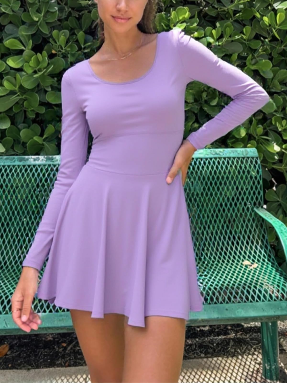 Fisoew Vestido deportivo 2 en 1 para mujer, de manga larga, para entrenamiento, con pantalones cortos integrados