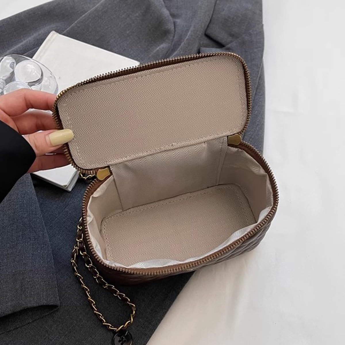 Quilted Leather Crossbody Bag with Chain Strap Women's Top Handle Bucket Square Box Bag for Women - Image 4