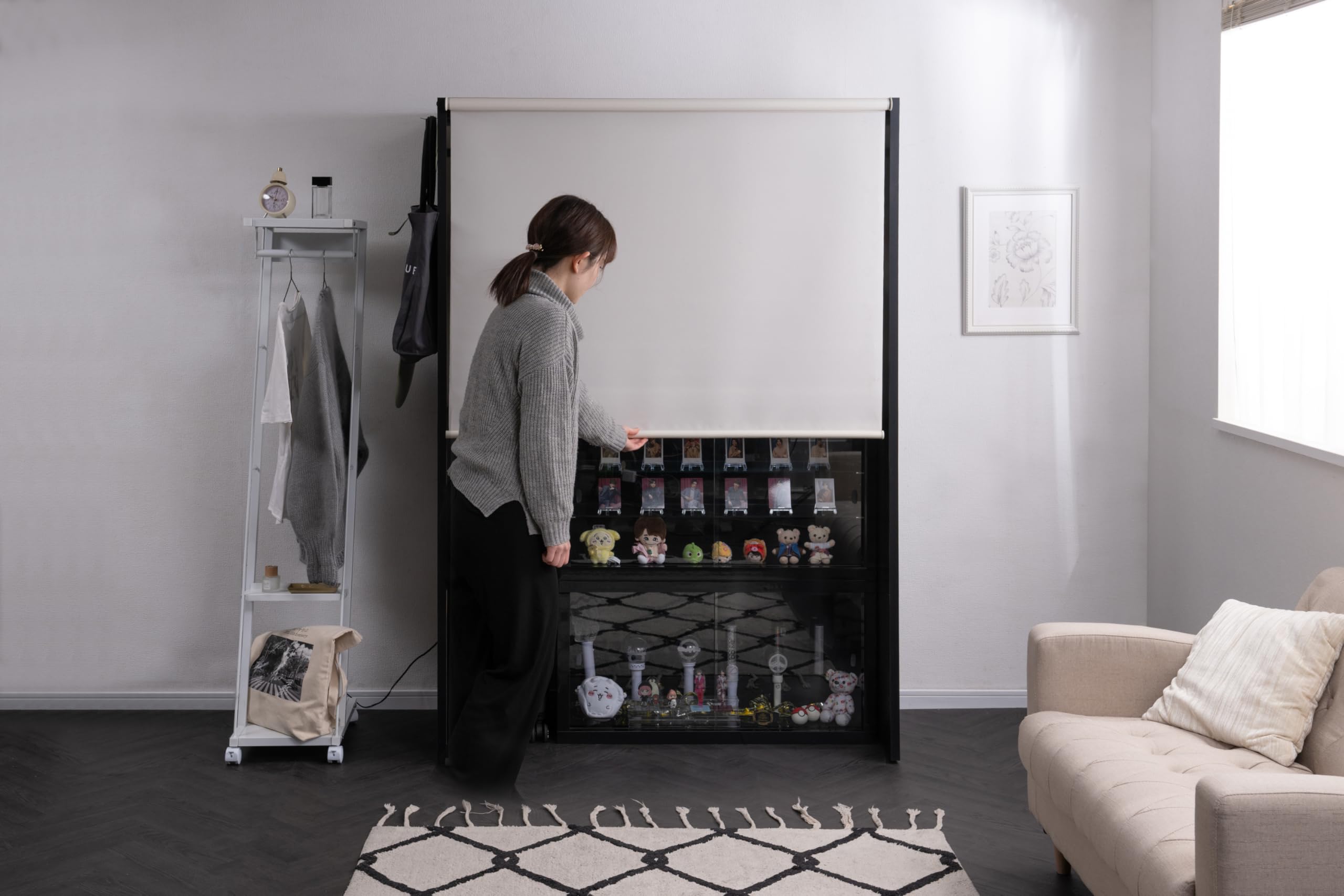Amazon｜隠せるロールスクリーン付きワードローブ カバー付き 木製