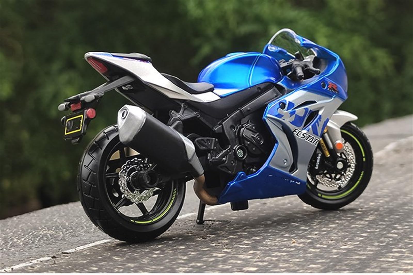 Amazon.co.jp: スズキに適合 GSX-R1000R 1:18 アロイ レーシングカー