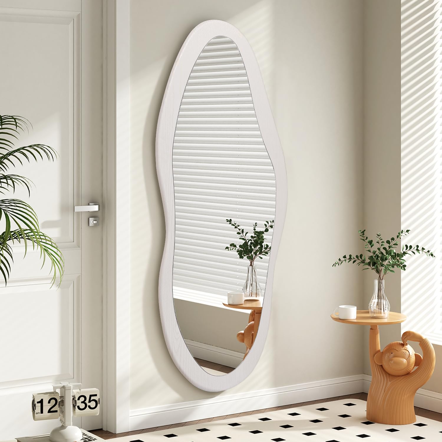 Espejo de pared orgánico blanco con marco de madera