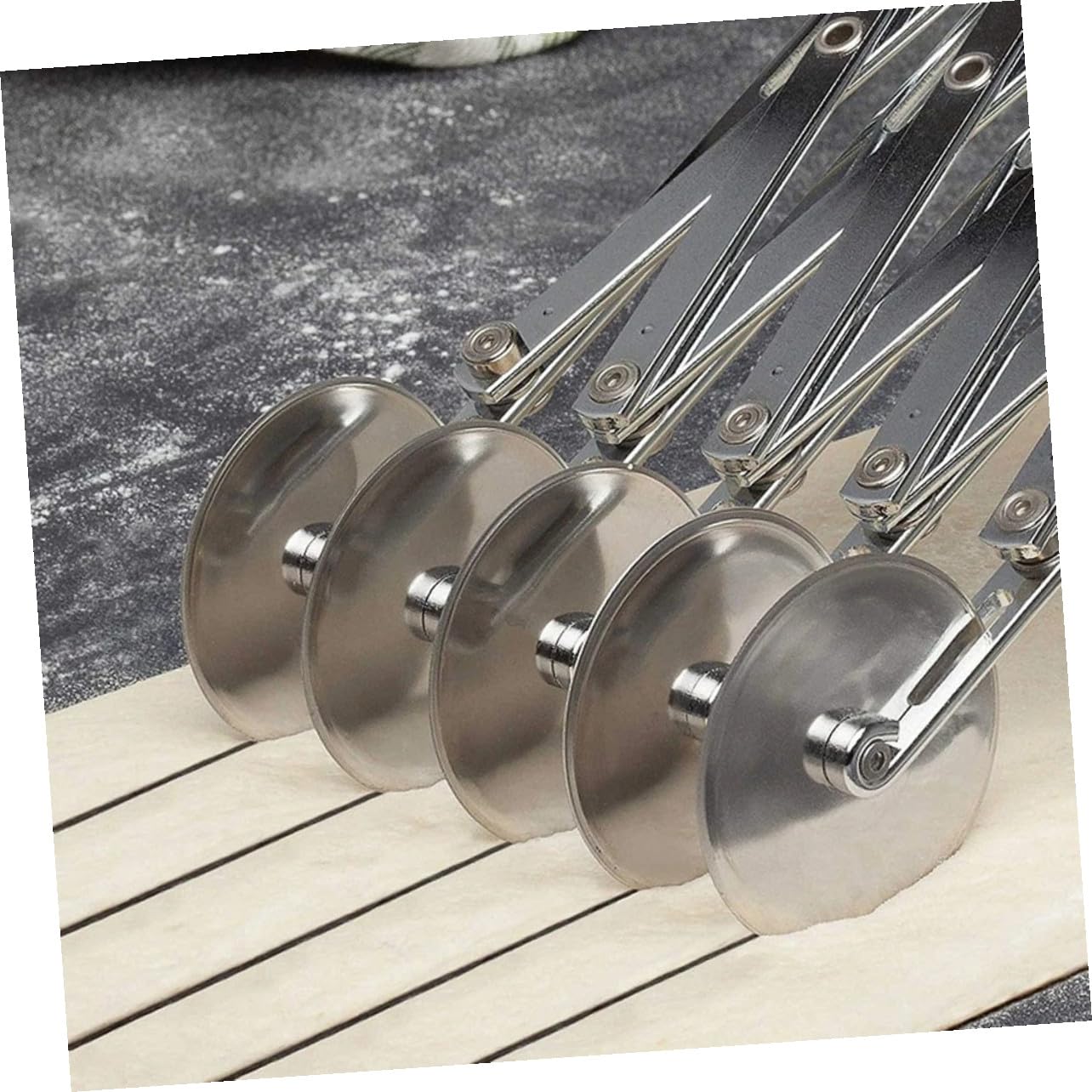 UKCOCO Coupe-pâte Réglable Acier Inoxydable Coupe-pizza à Roues pour Pâtisserie et Découpe de Pâte Outil Léger et Extensible pour Cuisine et Boulangerie