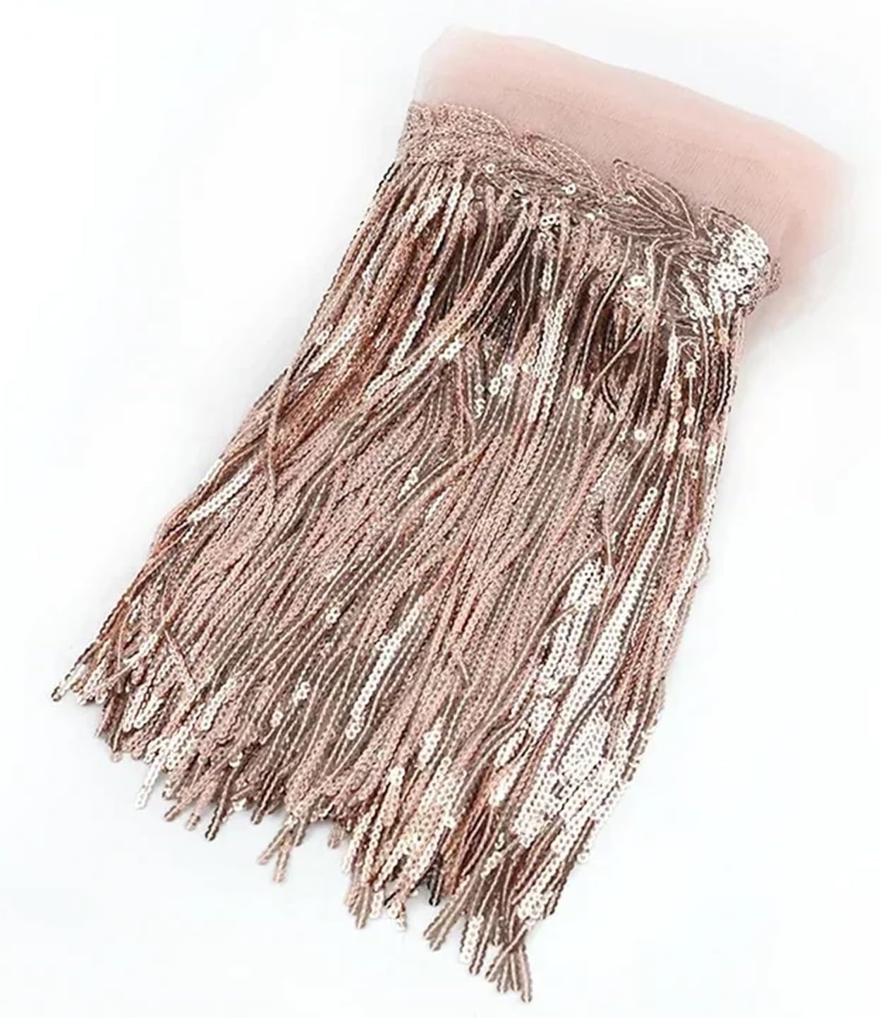 Franges en dentelle pailletée pour personnaliser vos rideaux de salon DIY