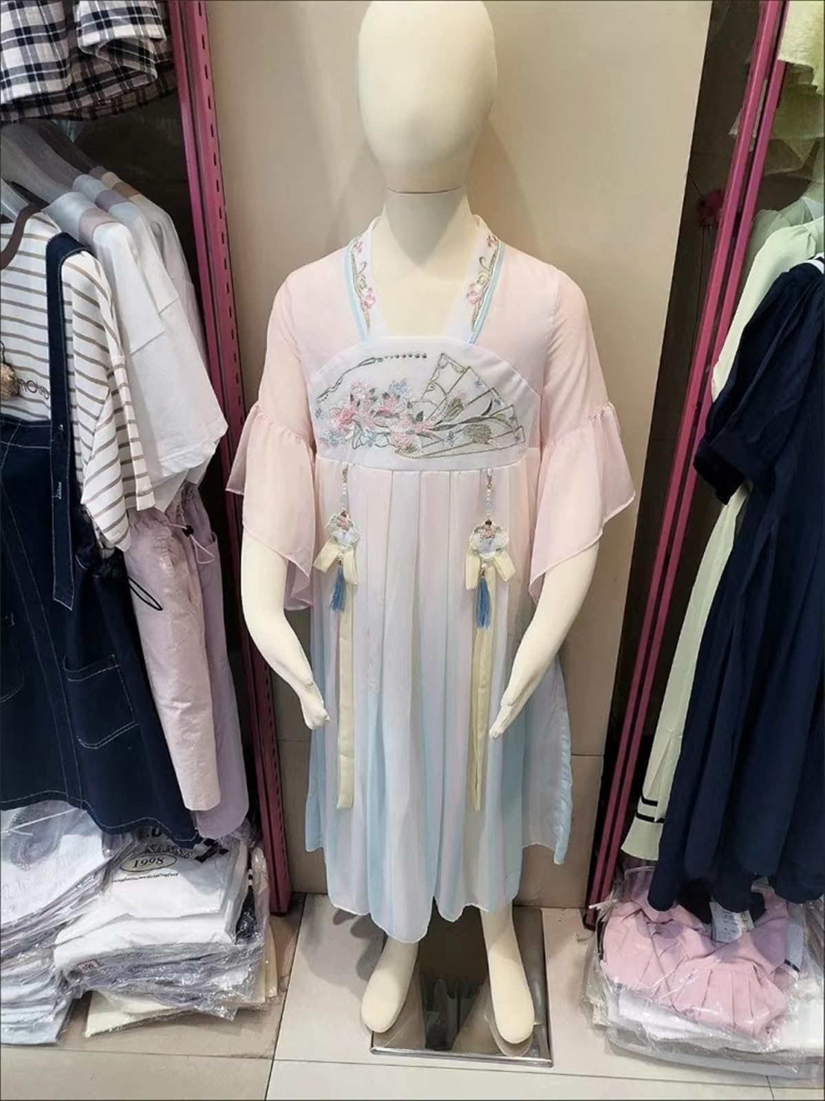 Maniquí de pie para niña de 13 años con cuerpo flexible y base de acero
