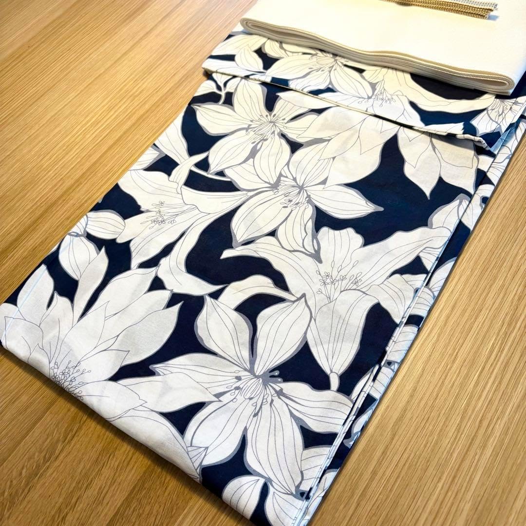 浴衣4点セット◇百合浴衣✖️白無地半幅帯✖️天然石帯留✖️