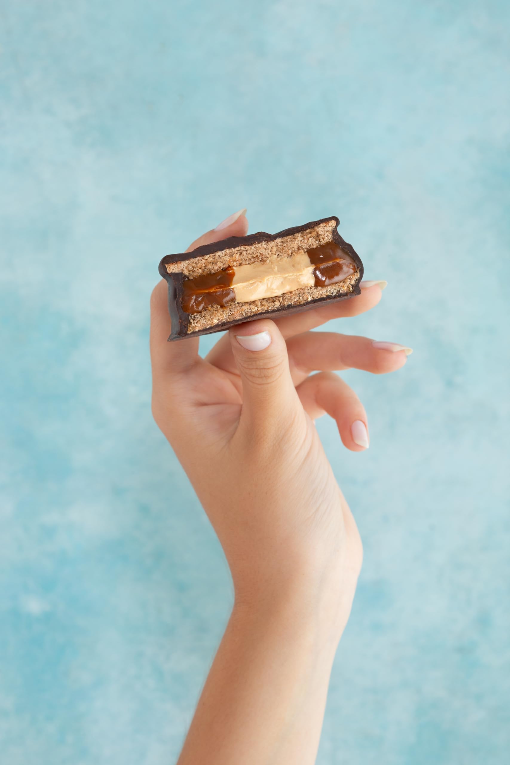 Alfajores Havanna Mar del Plata | Alfajores Argentinos de Chocolate | Galletas Cubiertas Rellenas de Dulce de Leche Con Sal Marina | 4 unidades | 360g
