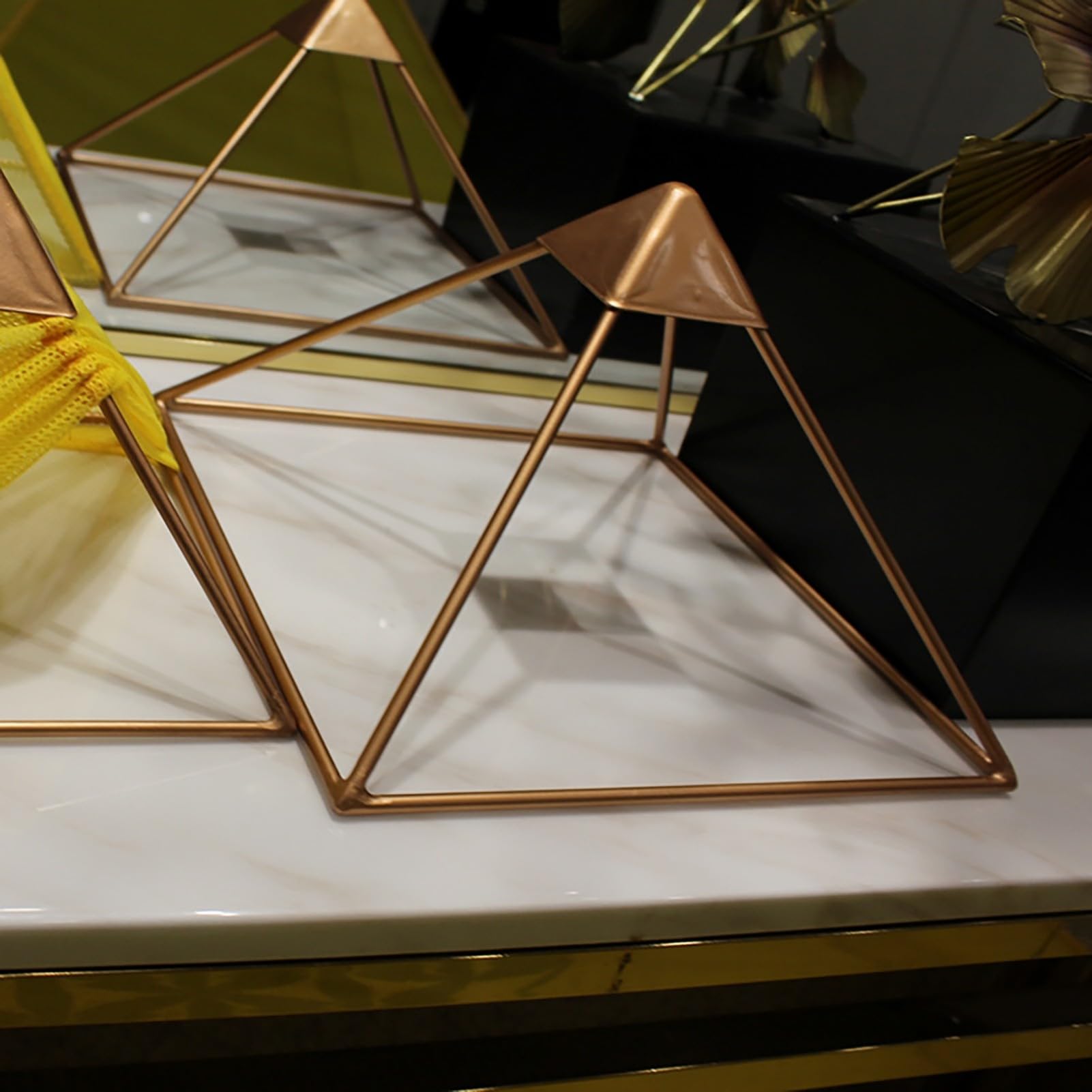 Piramide in Rame Puro con Copertura Traspirante e Sfera con Gancio – Piramide per Meditazione, Mindfulness, Yoga, Decorazione Feng Shui e Carica dei Cristalli