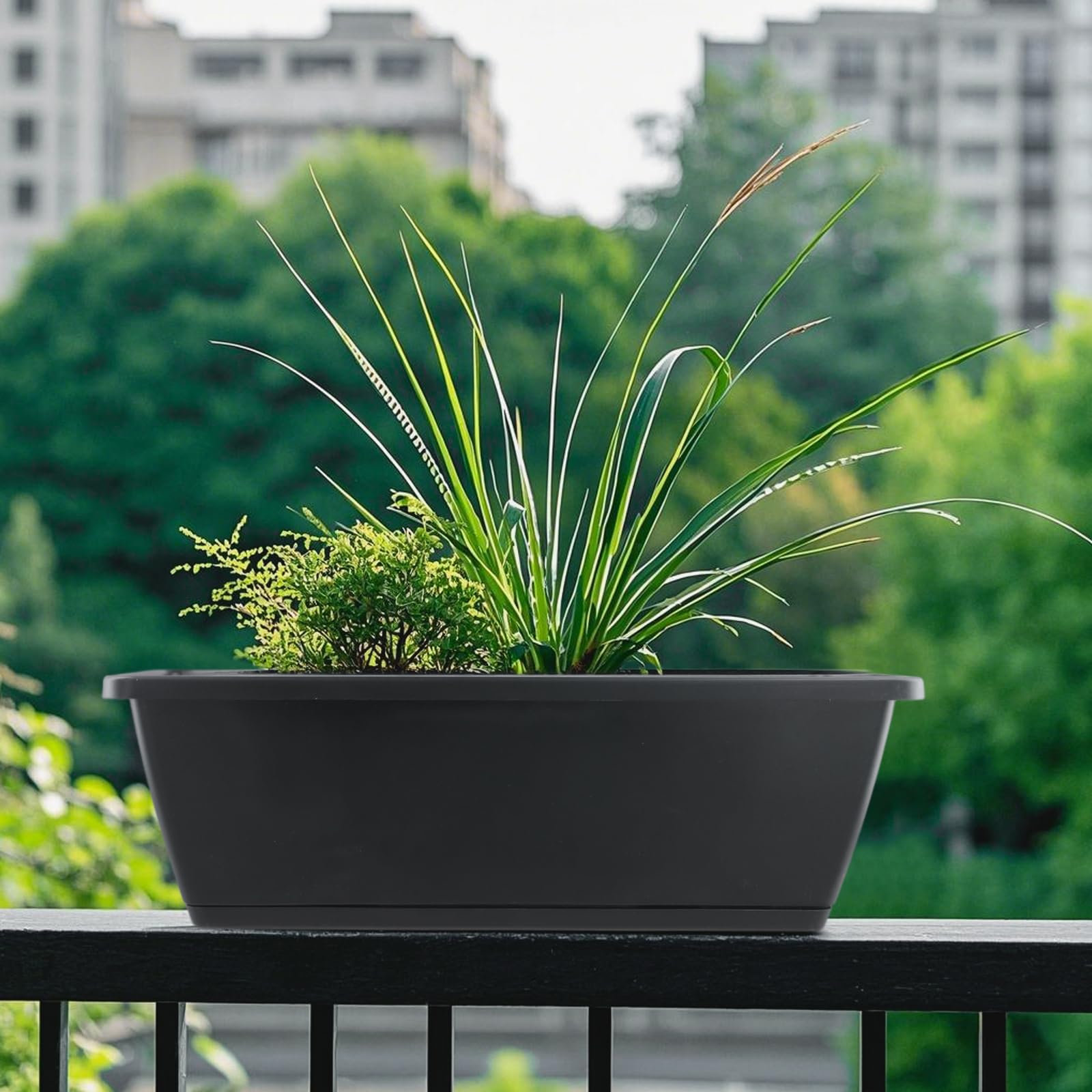 MUKSEUT Lot de 8 jardinières rectangulaires en résine avec Trous de Drainage et Plateaux pour Rebord de fenêtre, terrasse, Jardin, décoration d'intérieur, Porche, Cour Noir 43,2 cm