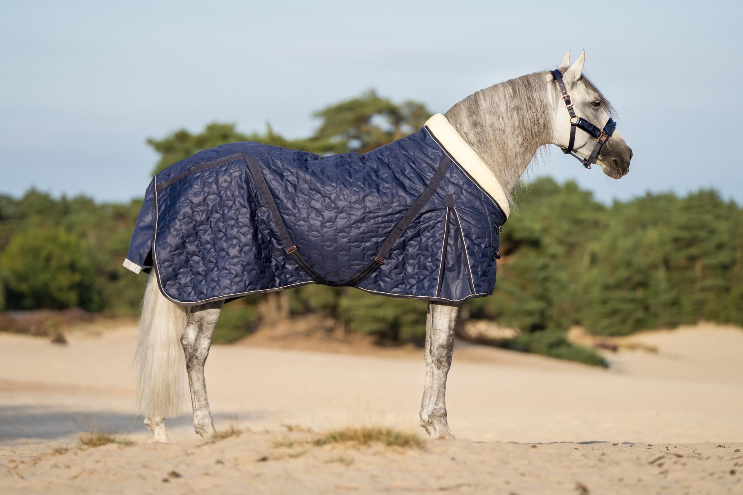 Imperial Riding Stalldecke IRH Super-Dry 200 g, warme Pferde-Stalldecke mit Kunstfellkragen, Super-Dry-Material, Kreuzgurten, Schweifkordel und Gehfalte, Navy, 85