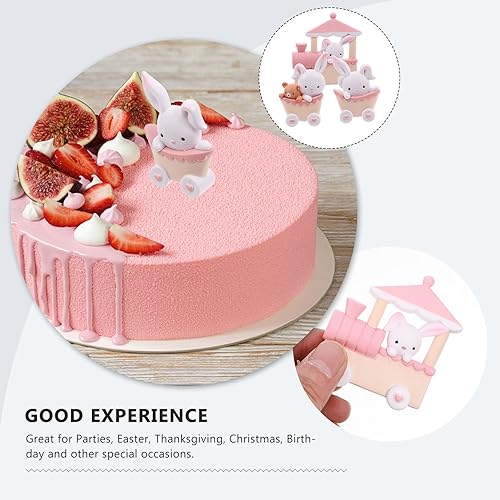 Miniatura 6 de PRETYZOOM Juego de 3 adornos de mini tren de resina mininatura, decoración de conejo, decoración de conejo, decoración de cumpleaños, conejito de