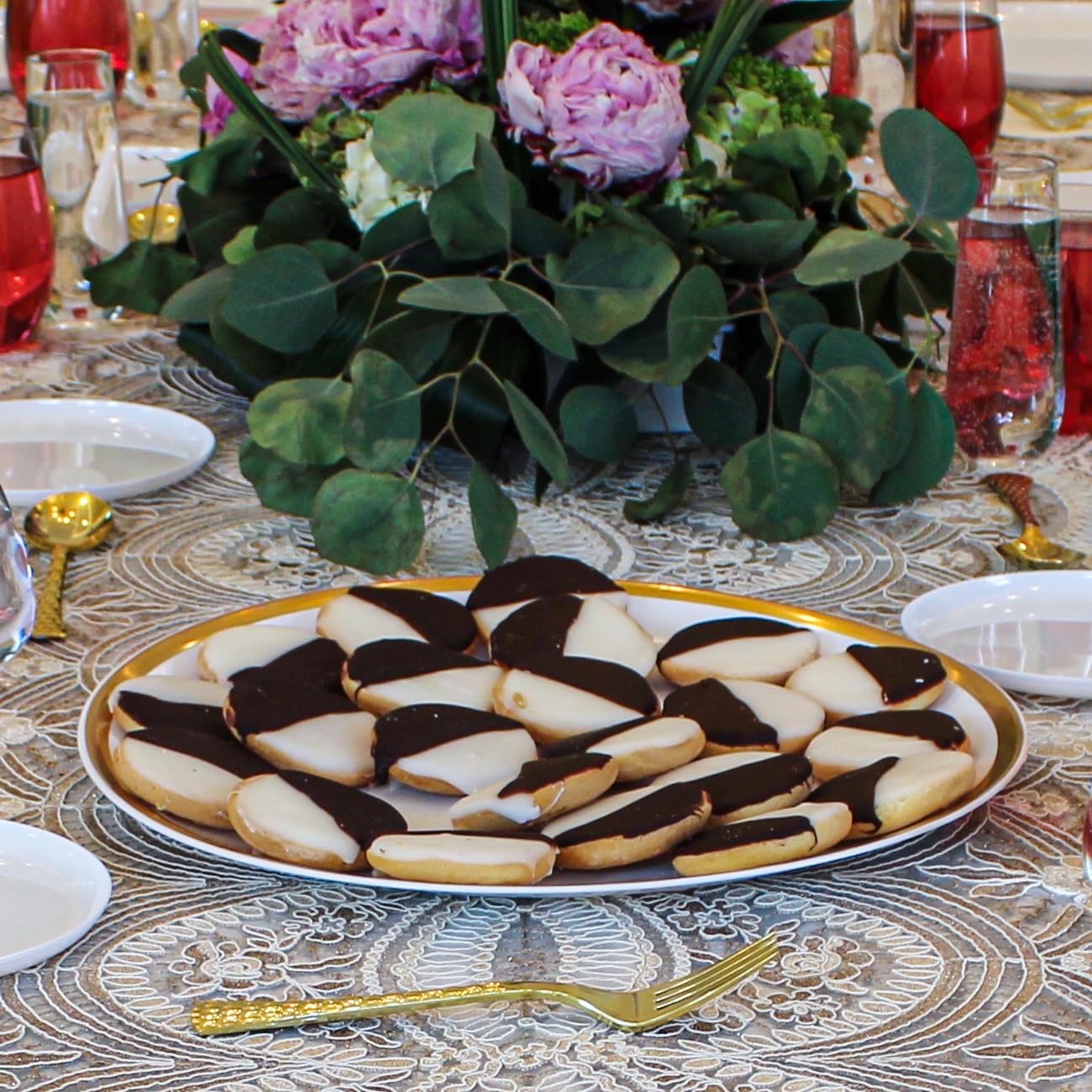 PARTY BARGAINS 14″ Disposable Plastic Serving Tray 8-Pack – White with Gold Rim Round Party Platters for Snacks, Appetizers, Charcuterie, Weddings & Catering