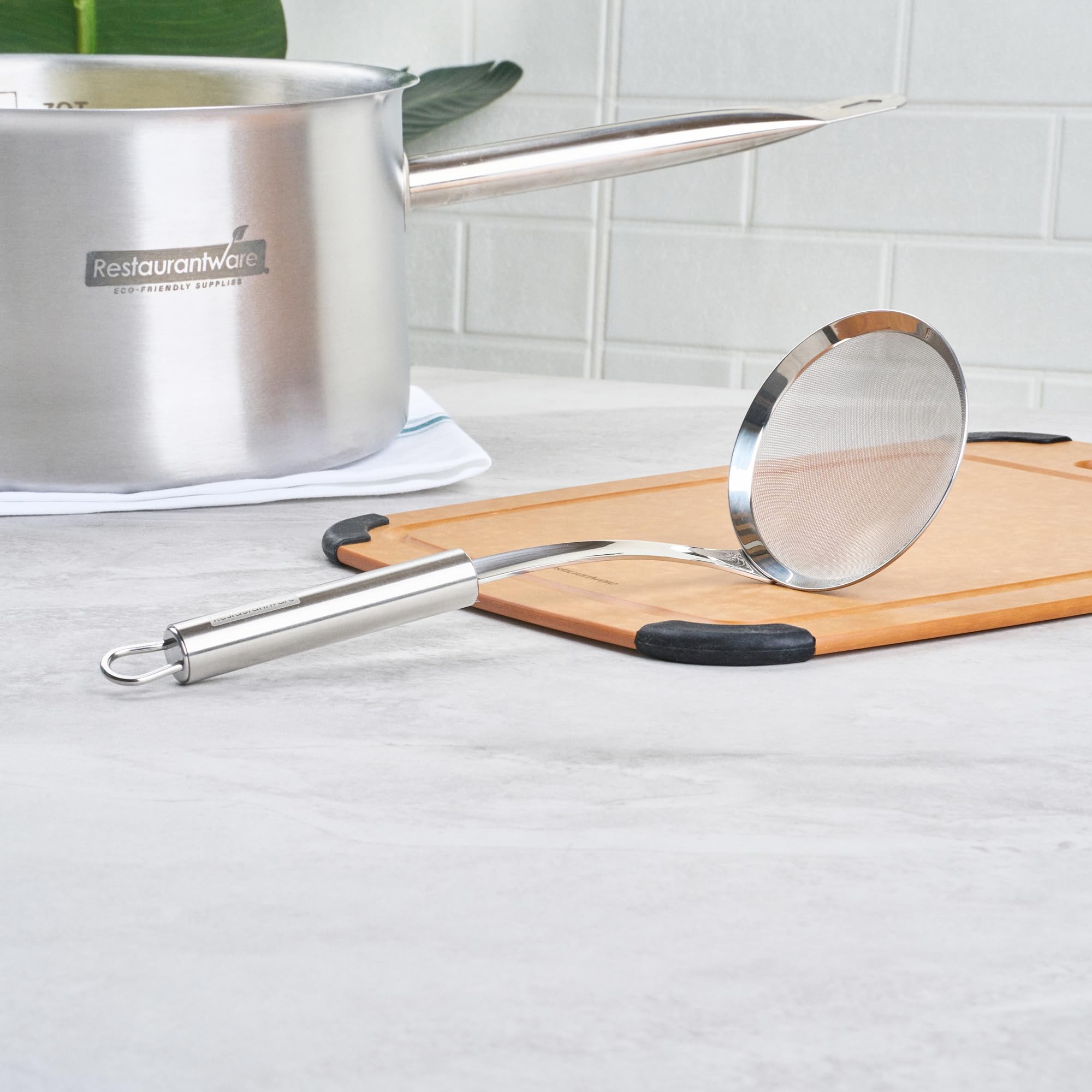 Restaurantware - Tamiz de malla estándar alemán de 3.9 pulgadas, 1 colador de malla fina con asa, tamiz ultra duradero, apto para lavavajillas, colador de alimentos de acero inoxidable, para arroz,