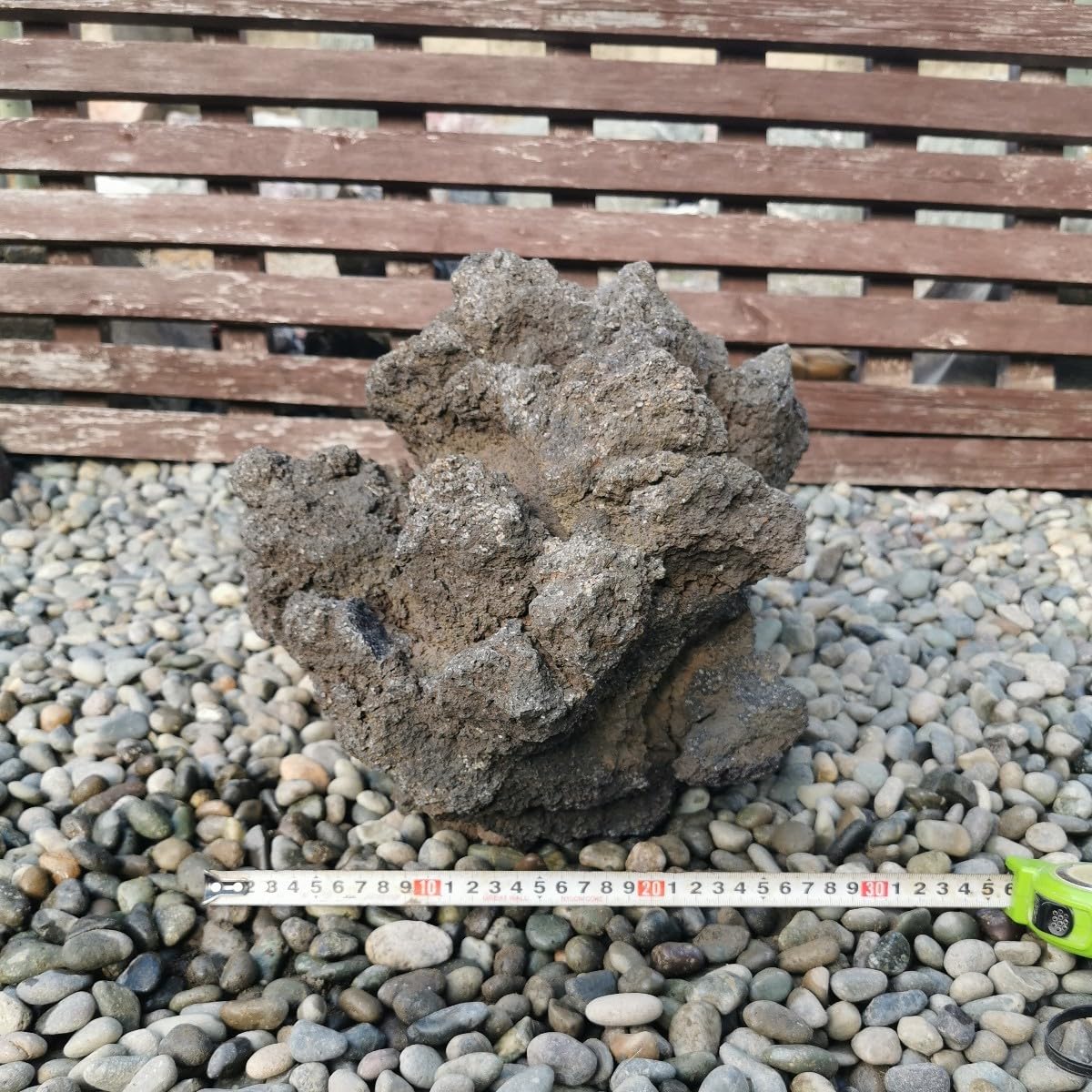 富士溶岩石 灯籠 庭石 鑑賞石 石 石材 庭 坪庭 ガーデニング Amazon.co.jp: