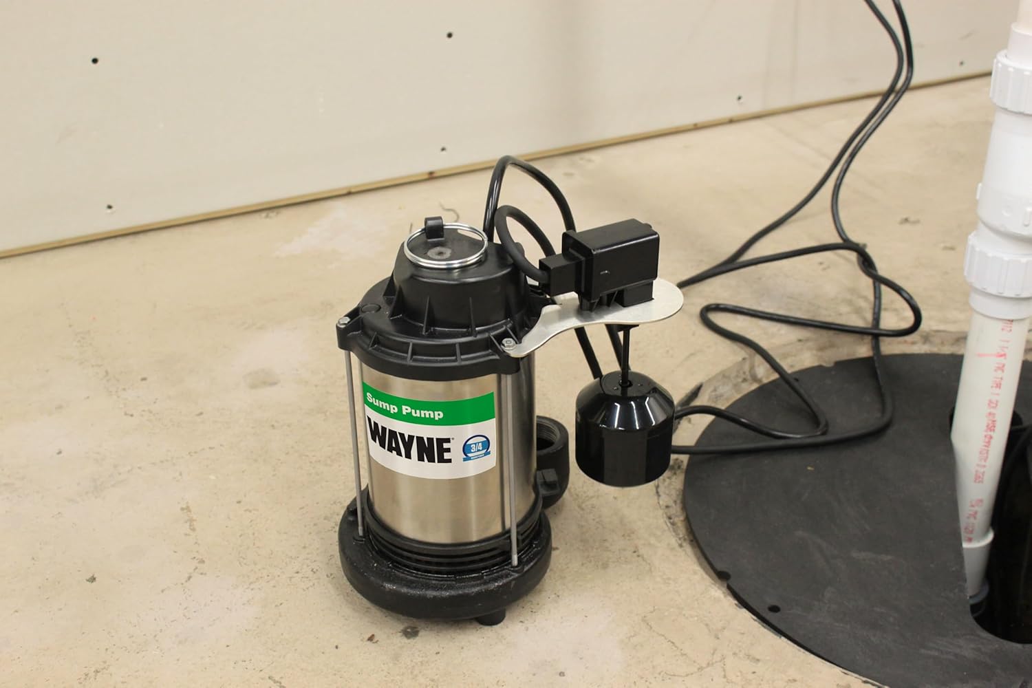 Wayne 3/4 HP Heavy Duty Submerisble Cast Iron and Stainless Steel Sump Pump with NEW Switch - Removes up to 5,490 Gallons of Water Per Hour