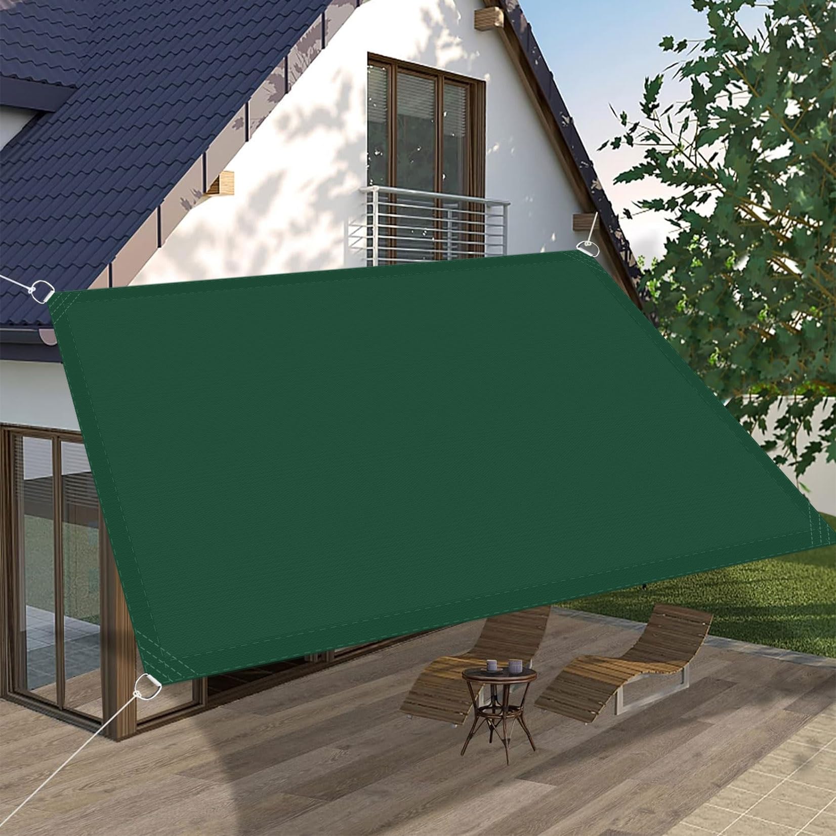 Voile solaire vert foncé pour ombrager vos repas sur la terrasse