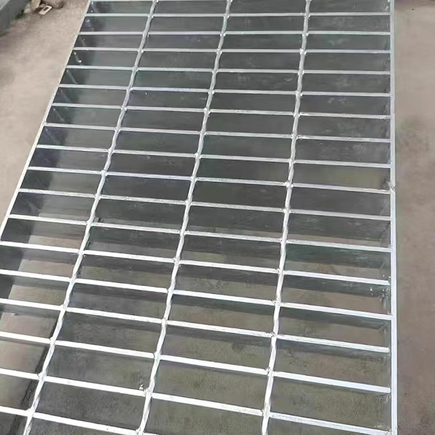 Galvanized Steel Drain Grate, Outdoor Drainage Channel, Metal Manhole Cover, Concrete Floor Drain Cover (50x20x3cm) - Heavy Duty, Rust Resistant, Perfect for Landscaping