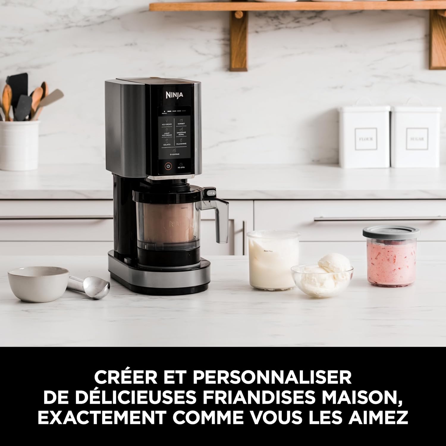 Ninja CREAMi Eismaschine & Dessertmaschine mit 2 Behältern, 7 Programmen, Herstellung von Eis, Gelato, Sorbet, Smoothie-Bowls, Milchshakes und mehr, Schwarz/Silver, 1,4L Eiscreme Kapazität, NC302EU
