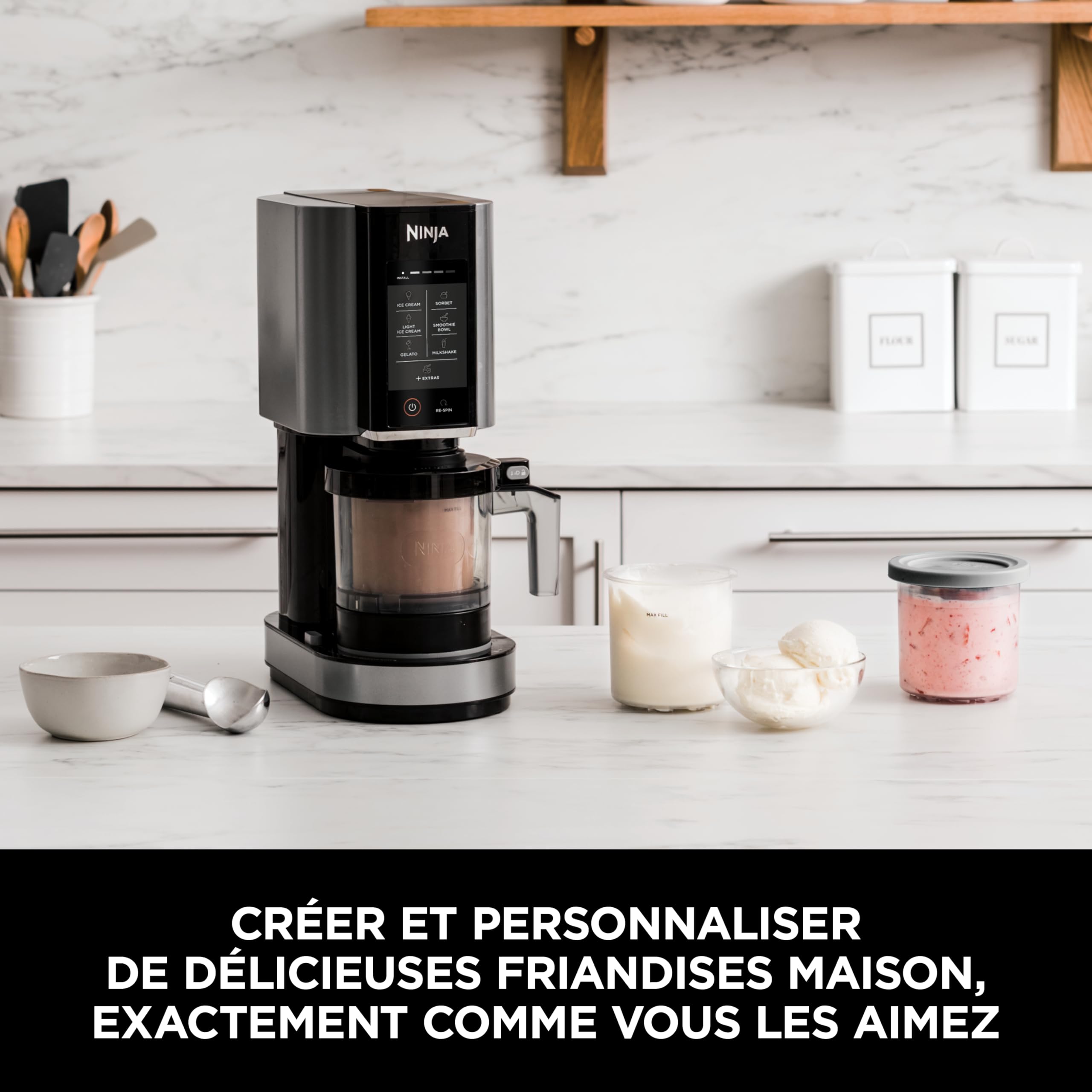 Ninja CREAMi machine à crème glacée et à desserts glacés, 7 programmes, pour faire de la crème glacée, gelato, sorbet, des bols à smoothie ou des milk-shakes, noir/argent, 1,4L, NC302EU