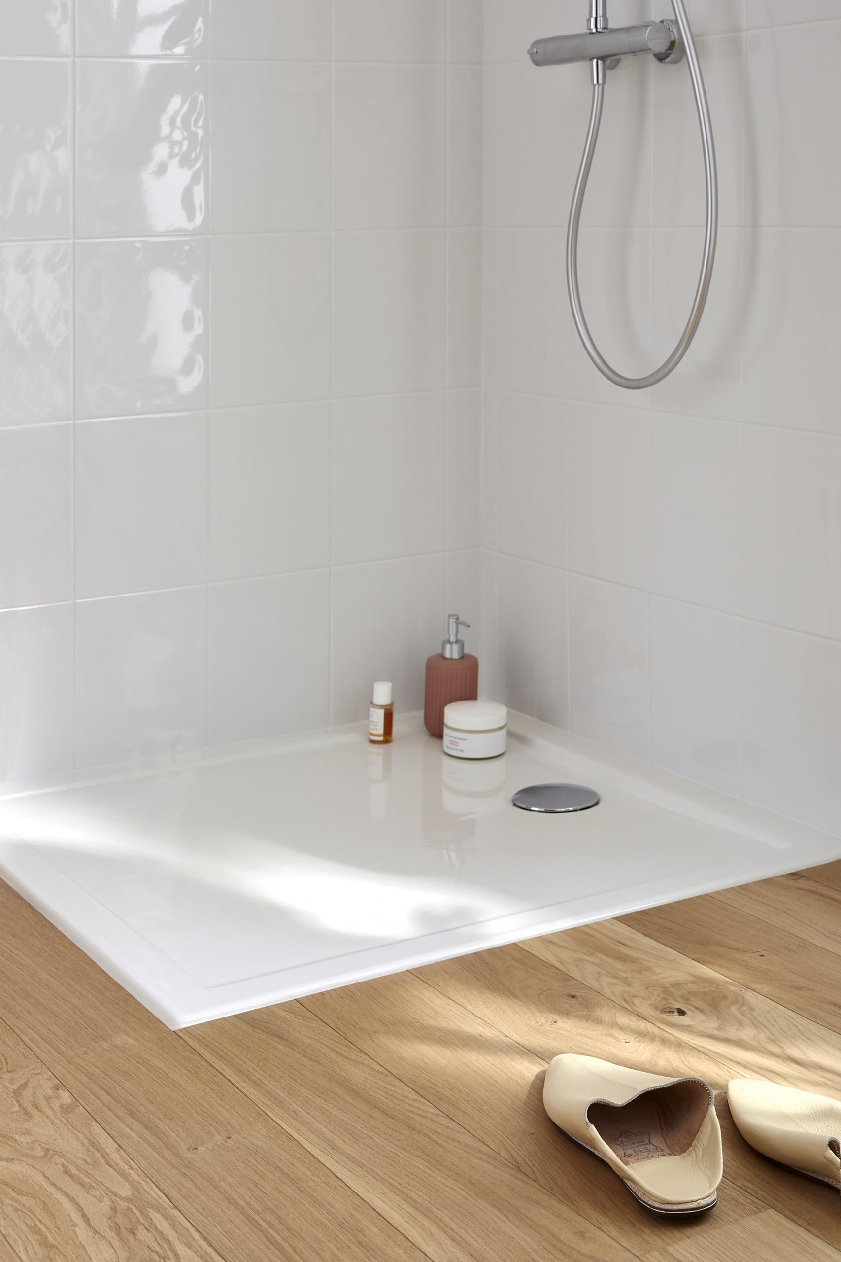 Jacob Delafon Receveur Douche Extraplat Camille 80x80 cm, Céramique, Blanc | Céramique recyclée (10%). Antidérapant PN12. Ressaut anti-débordement