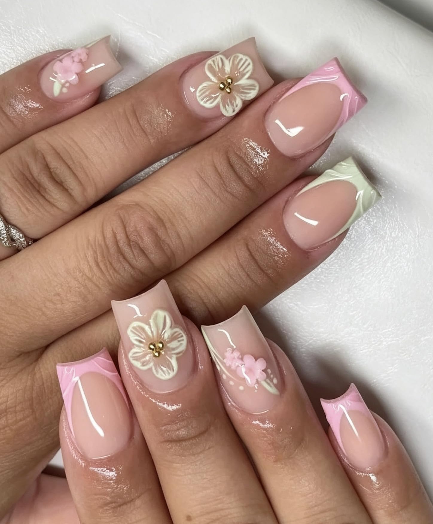 Press on Nails krótkie paznokcie, kwadratowe, zielone, różowe, francuskie kwiaty, paski 3D, wzór kwiatowy, sztuczne paznokcie z klejem do paznokci, zielone różowe tipsy, falowane kwiaty