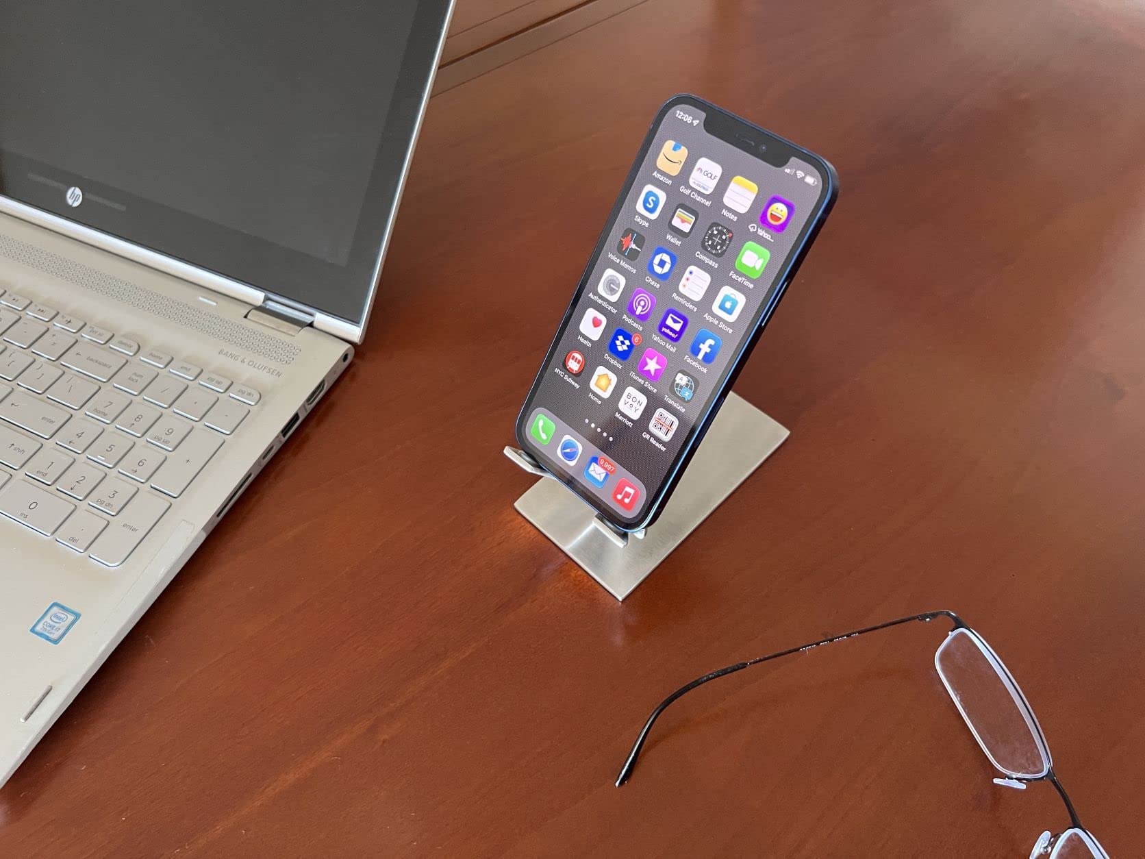 Moderne Kunst Handy Ständer St204 Edelstahl Satiniert Patent Angemeldet - Passend für iPhone Samsung alle High-End-Smartphones Ständer, Halter, Geschenk, Geburtstagsgeschenk