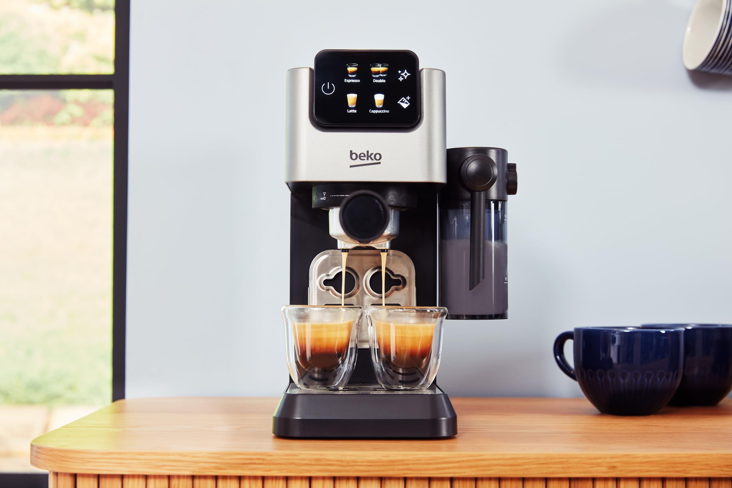 Beko CEP5304X - Macchina Caffè Espresso Manuale, Montalatte Integrato, 1,1 L, 15 bar - Inox, 14,5 x 42,5 x 35,5h cm