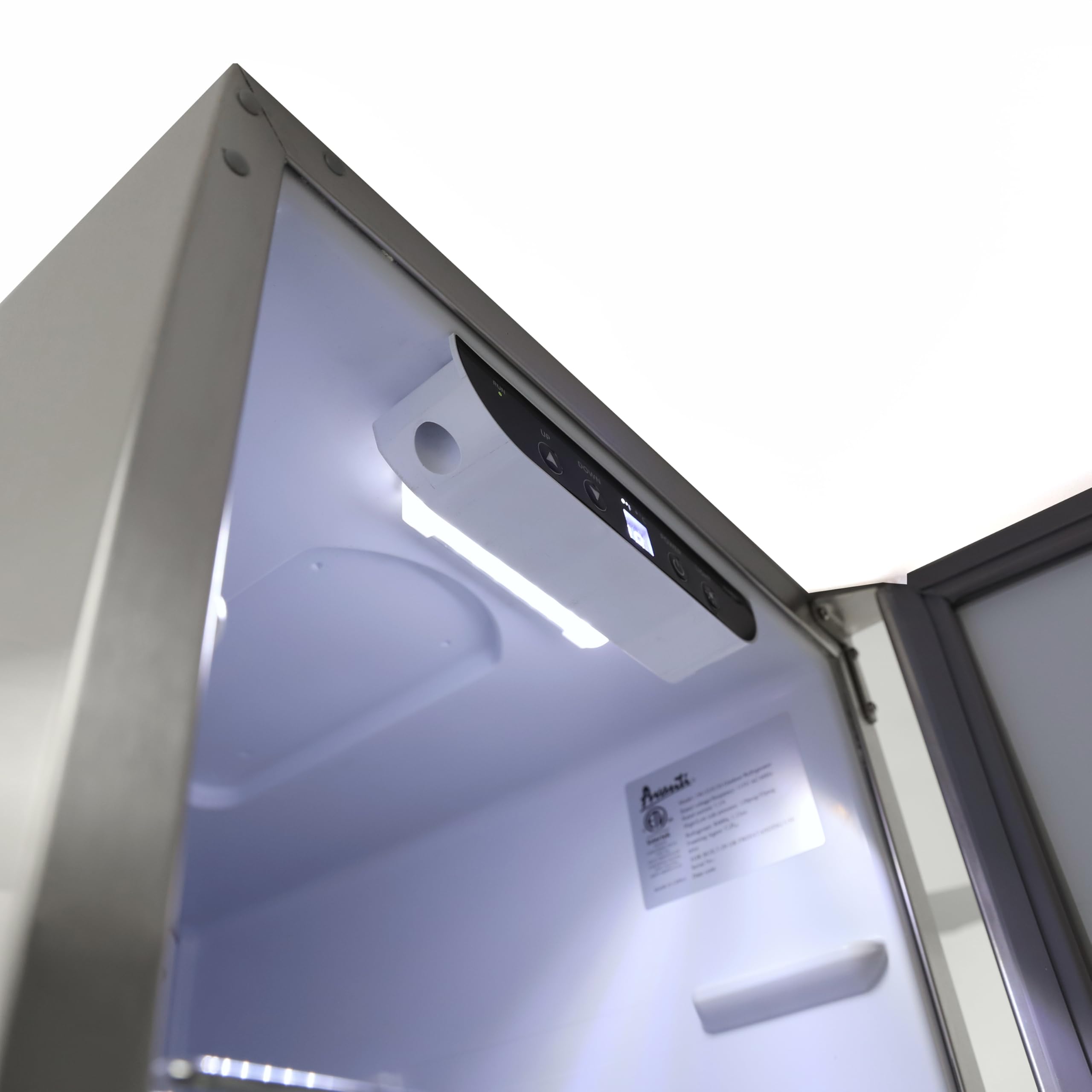 Avanti Elite Series Outdoor Refrigerator In Stainless Steel Or1533u3s | 2.9 Cu. Ft. Holds 96 Cans, Reversible Door | For Outdoor Kitchens, Patio, Bar, Undercounters, Stays Cool In 100° F on Fridge.com - View 4