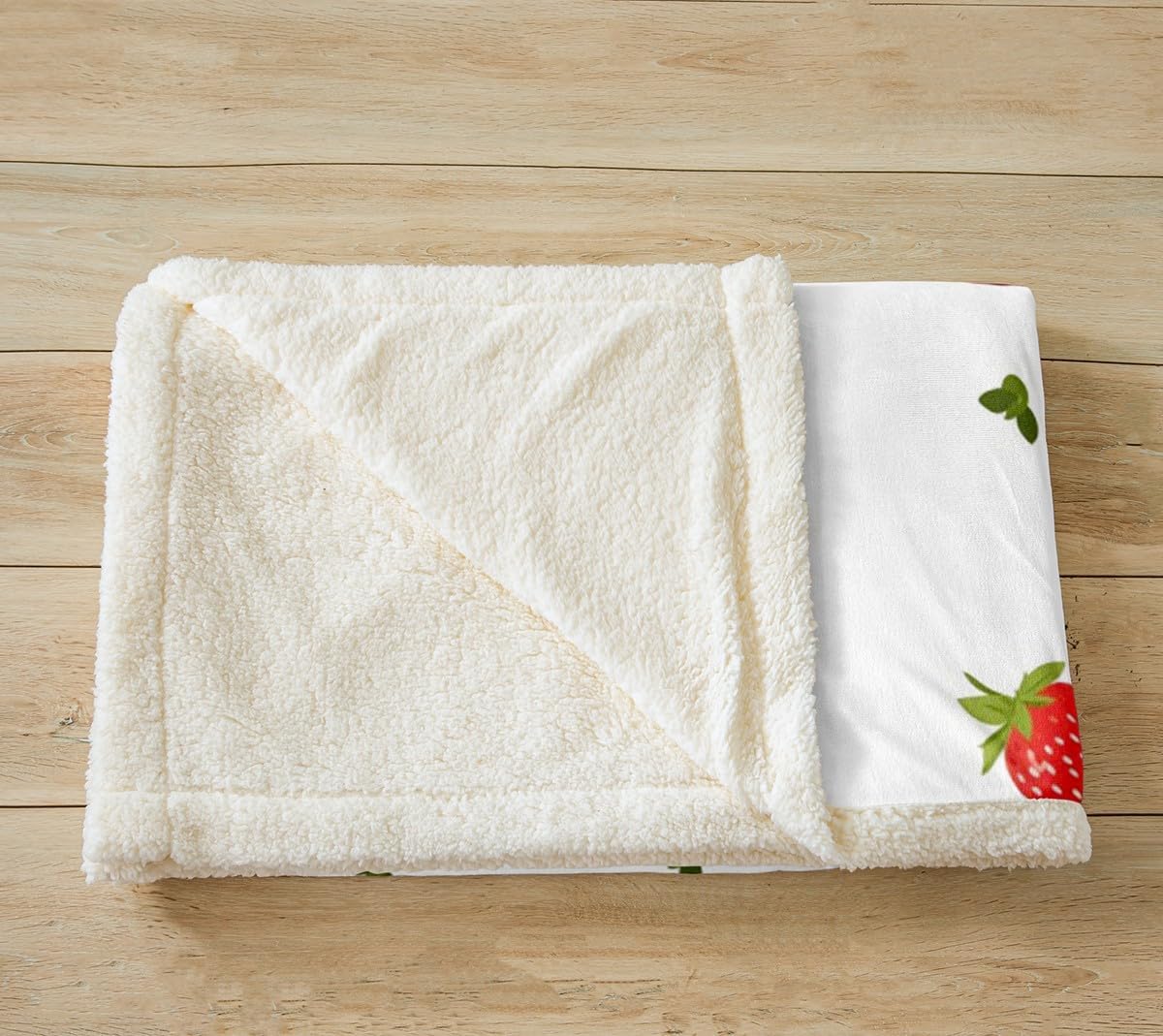 Feelyou Cartoon Strawberry Sherpa Blanket for Kids Red Strawberry Cake Plush Blanket for Bed Sofa Couch Cute Fruit Sherpa Blanket Kawaii Fuzzy Blanket Twin 60"x80"