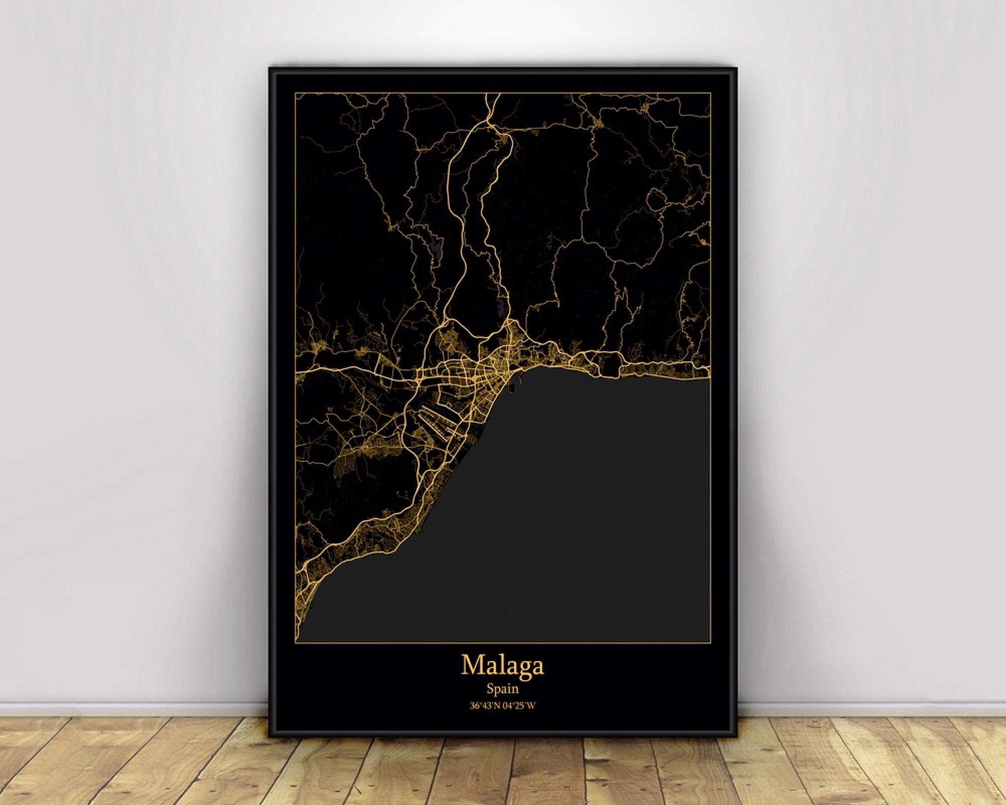 Affiche Malaga sur toile pour mur vide : transformez votre salon avec cette carte noir et or 30x45
