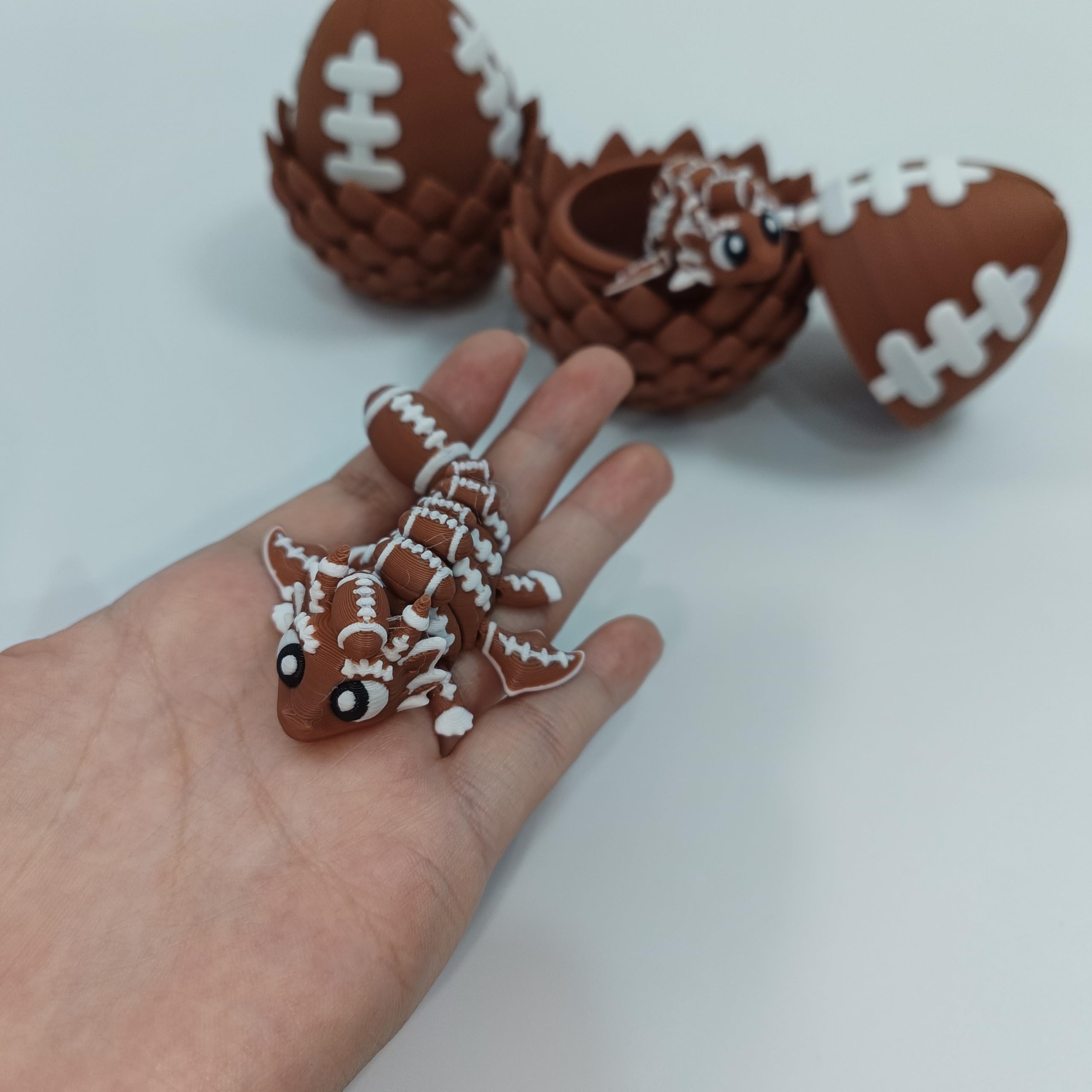 Zaczarowane jajko 3D z miniaturowym wnętrzem - ręcznie wykonany nadruk kolekcjonerski, fantazyjny wystrój i prezent (futbolowy smok i jajko (pudełko))