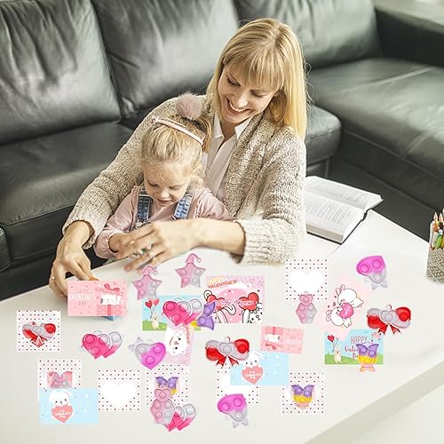 Miniatura 5 de FAXUZIE 126 piezas de regalos para el día de San Valentín para niños, paquete de 42 mini juguetes antiestrés con tarjetas de San Valentín, recuerdos