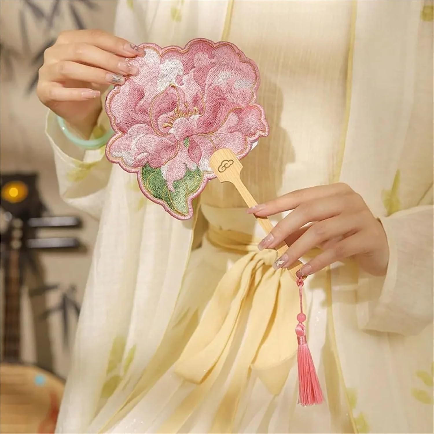 Handheld Embroidered Fans Vintage Chinese Silk Hand Fan with Tassel Pendant for Women, Round Foldable Polyester Fan(Style 2)