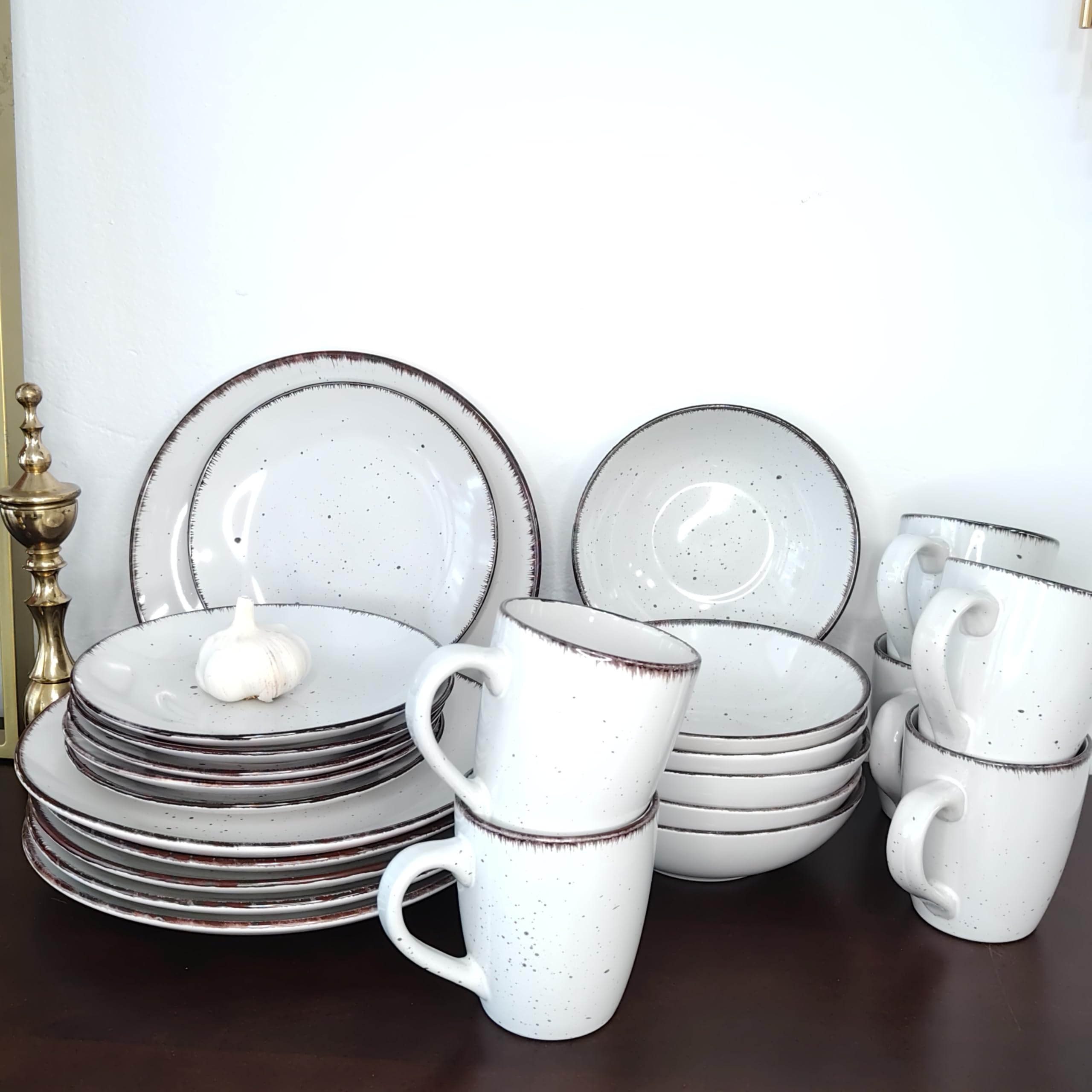 LIVELLO DUNA Tafelservice 24-teilig für 6 Personen – Steingut Geschirrset mit Speisetellern, Suppentellern, Desserttellern & 450 ml Bechern, Spülmaschinen- & Mikrowellengeeignet, Weiß