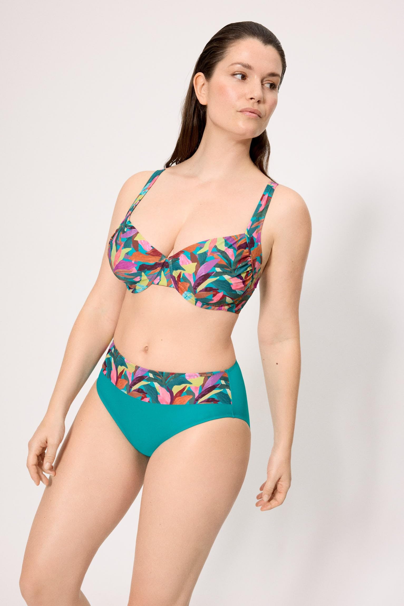 YSABEL MORA. Top Bikini Reductor Estampado Hojas. Top Aro Reductor Sin Relleno con Tirantes Anchos para Mayor Confort .Colección Turquoise.