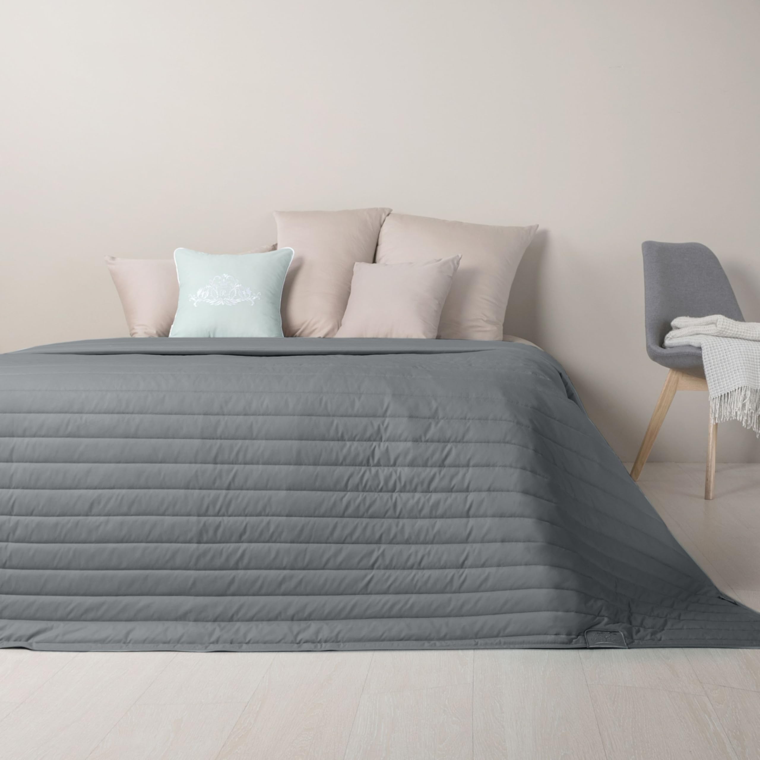 sei Design Luxus Tagesdecke 240x260 – Kuscheldecke & Überwurfdecke Beige - Grau – Sofadecke, Bettüberwurf & Deko für Schlafzimmer – Steppdecke flauschig, Wendedecke modern
