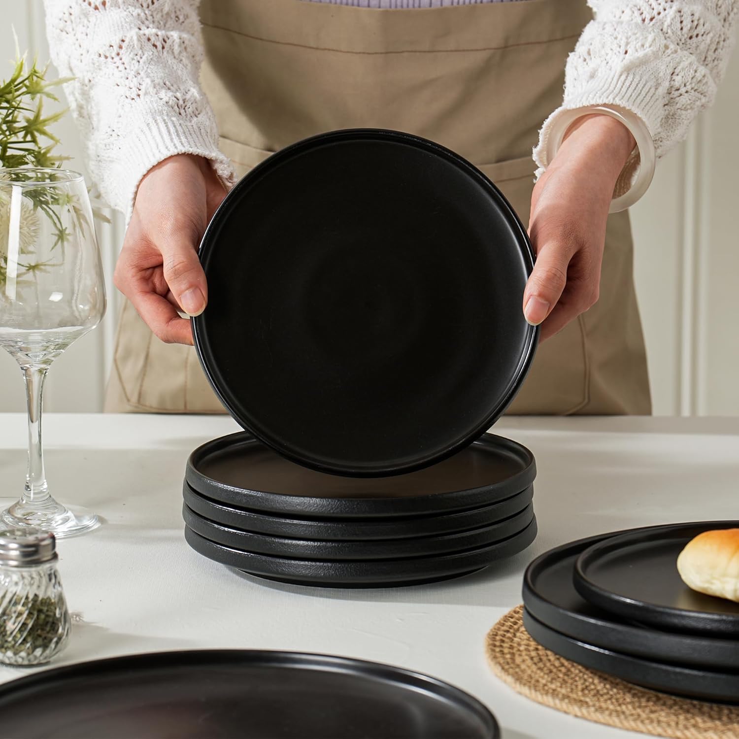 10.25 Inch Dinner Plates Set of 4, Matte Glaze Stoneware Plate for Steak & Pasta, Microwave and Dishwasher Safe, Ceramic Plates for Everyday Dining, Matte Black