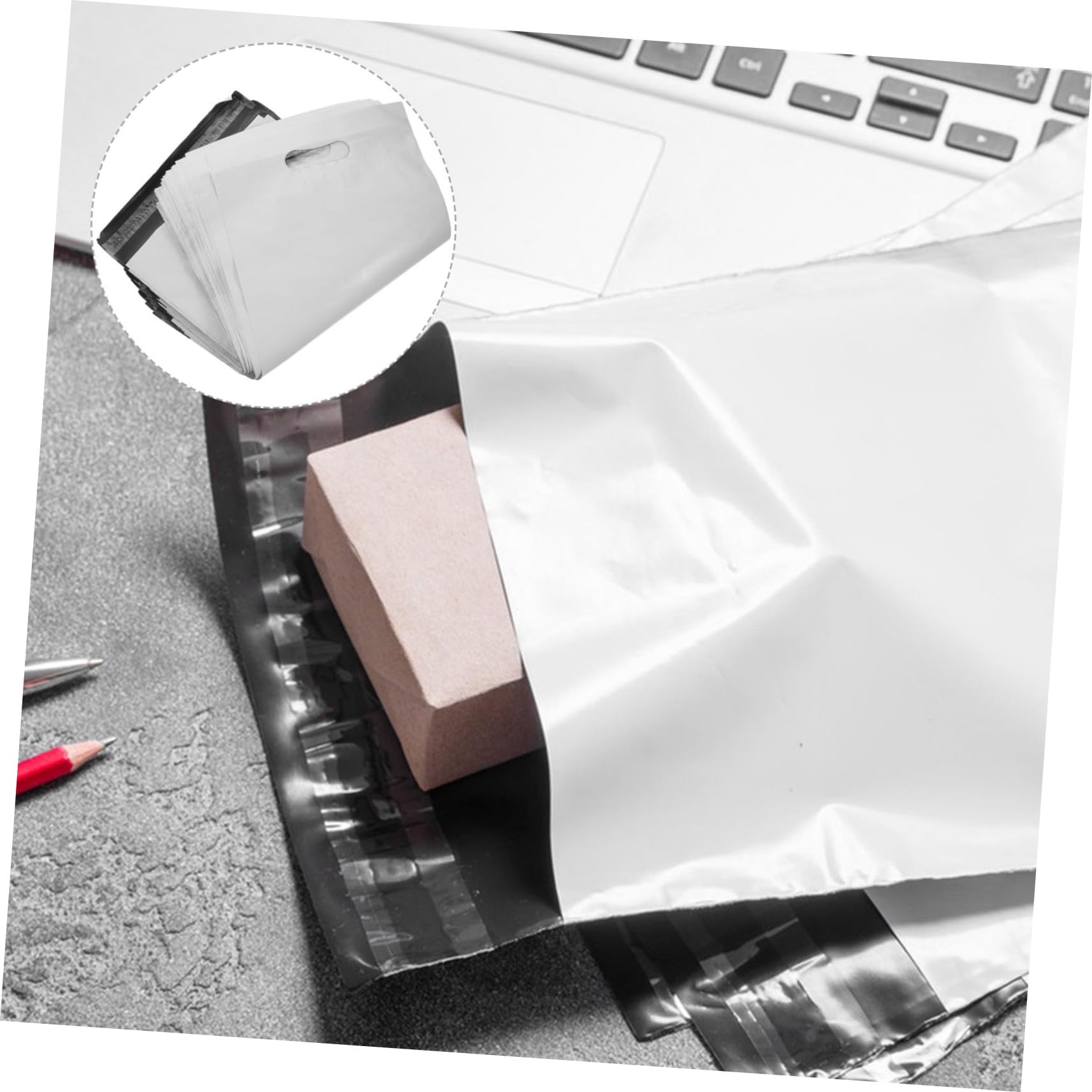 100 Stück Versandtaschen mit Henkel Reißfeste Wasserdichte Große Versandbeutel für Kleidung Stabile Versandverpackung mit Klebeverschluss für Kleine Unternehmen und Textilien