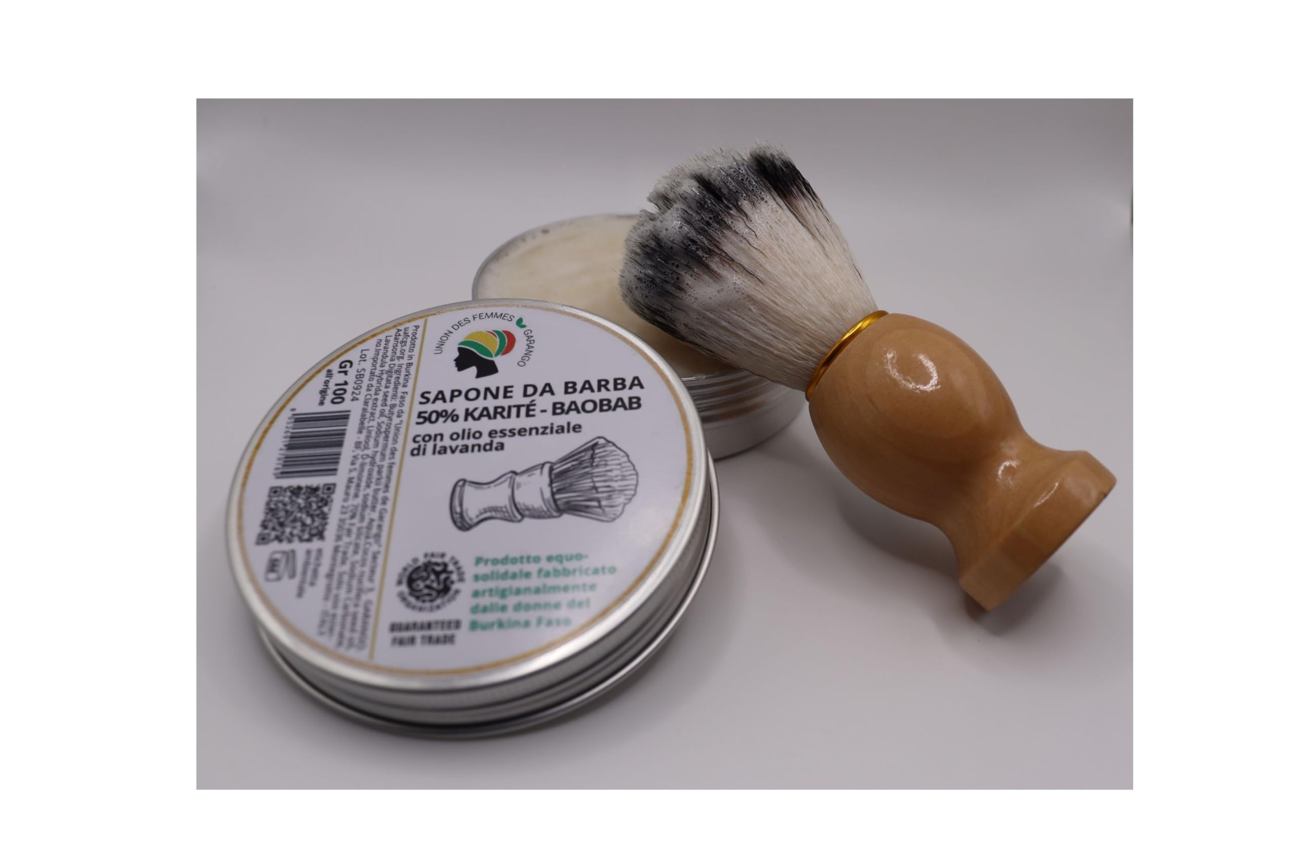 Sapone da barba 50% karité e baobab, con olio essenziale di lavanda (100 gr). Prodotto artigianale ottenuto da impasto a freddo. Cremoso e idratante. Tagliato a mano.