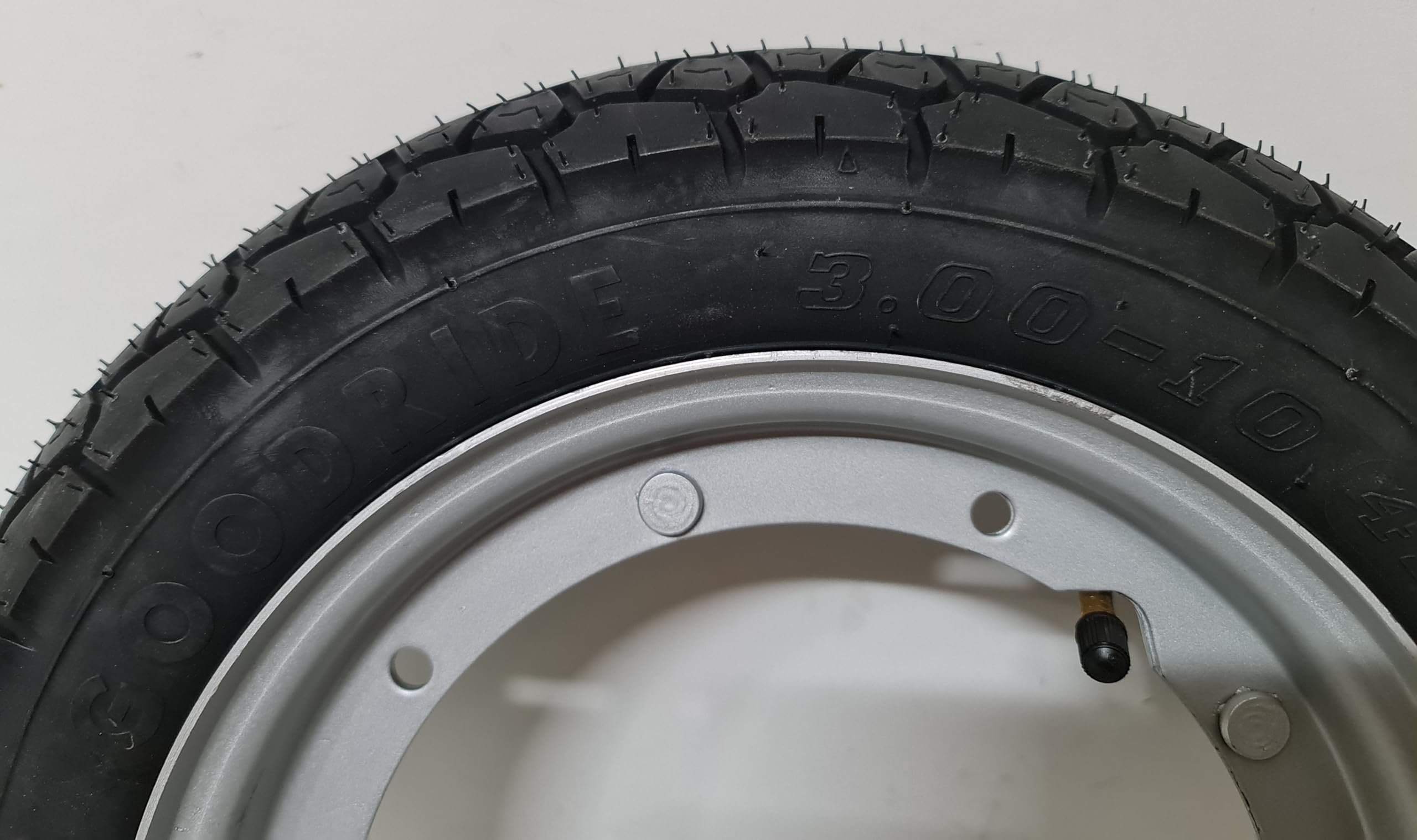 RUOTA COMPLETA GOMMA CERCHIO CAMERA 3.00 10 COMPATIBILE CON VESPA 50 SPECIAL L R N/PK 50
