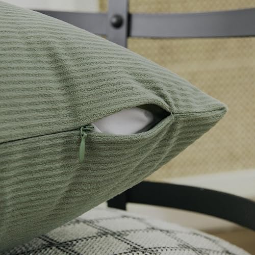 Miniatura 5 de JIAHANNHA Juego de 2 fundas de almohada de terciopelo verde oliva de 24 x 24 pulgadas, fundas de cojín cuadradas con diseño de rayas suaves y