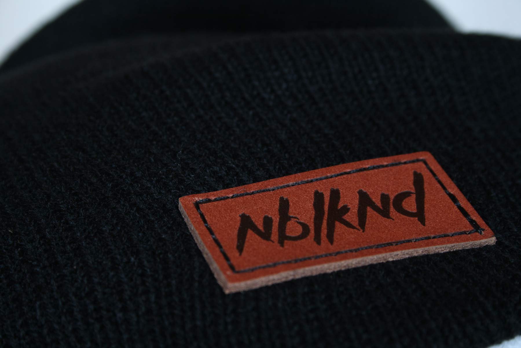 Nebelkind Unisex Beanie Classy skórzana łatka czapka dziergana czarna One Size