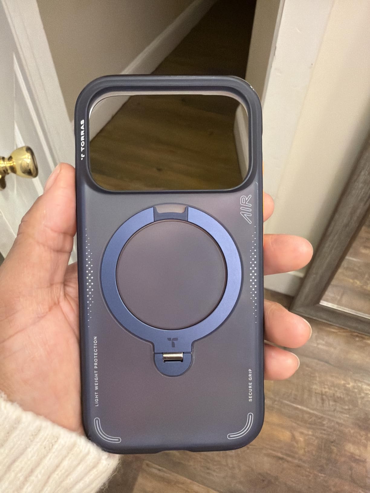 Ostand Q3 Air for iPhone 18 Pro Max   iPhone 18 Pro  iPhone 17 Pro Max and iPhone 17 Pro photo review